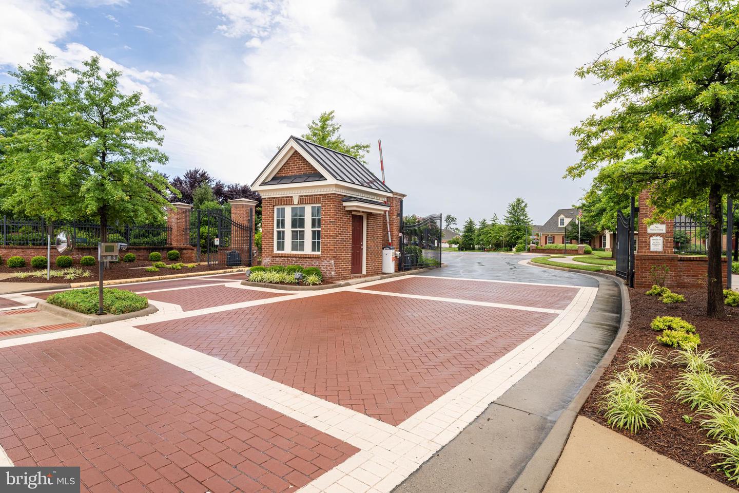 44589 YORK CREST TER #406, ASHBURN, Virginia 20147, 3 Bedrooms Bedrooms, ,2 BathroomsBathrooms,Residential,For sale,44589 YORK CREST TER #406,VALO2100120 MLS # VALO2100120