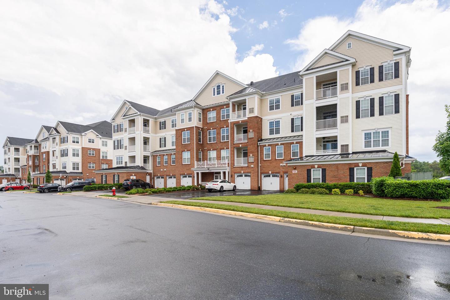 44589 YORK CREST TER #406, ASHBURN, Virginia 20147, 3 Bedrooms Bedrooms, ,2 BathroomsBathrooms,Residential,For sale,44589 YORK CREST TER #406,VALO2100120 MLS # VALO2100120