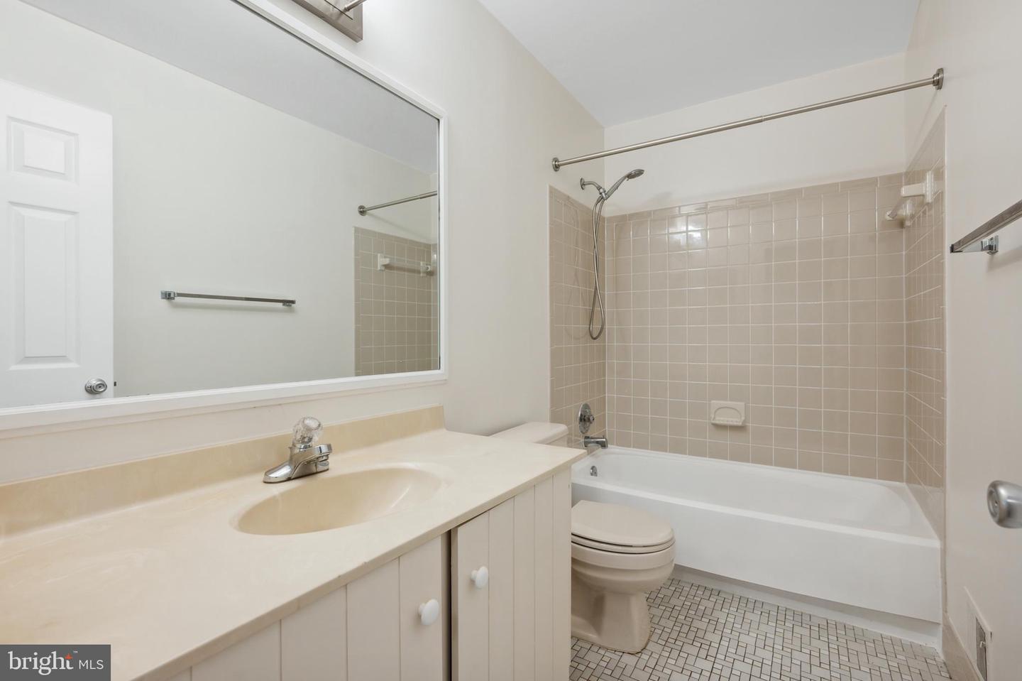 2880 KELLY SQ, VIENNA, Virginia 22181, 3 Bedrooms Bedrooms, ,2 BathroomsBathrooms,Residential,For sale,2880 KELLY SQ,VAFX2247972 MLS # VAFX2247972
