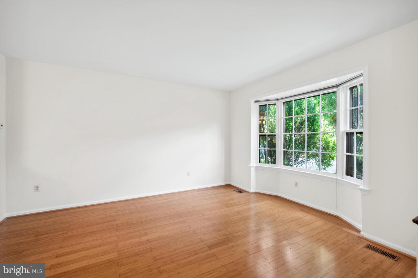 2880 KELLY SQ, VIENNA, Virginia 22181, 3 Bedrooms Bedrooms, ,2 BathroomsBathrooms,Residential,For sale,2880 KELLY SQ,VAFX2247972 MLS # VAFX2247972