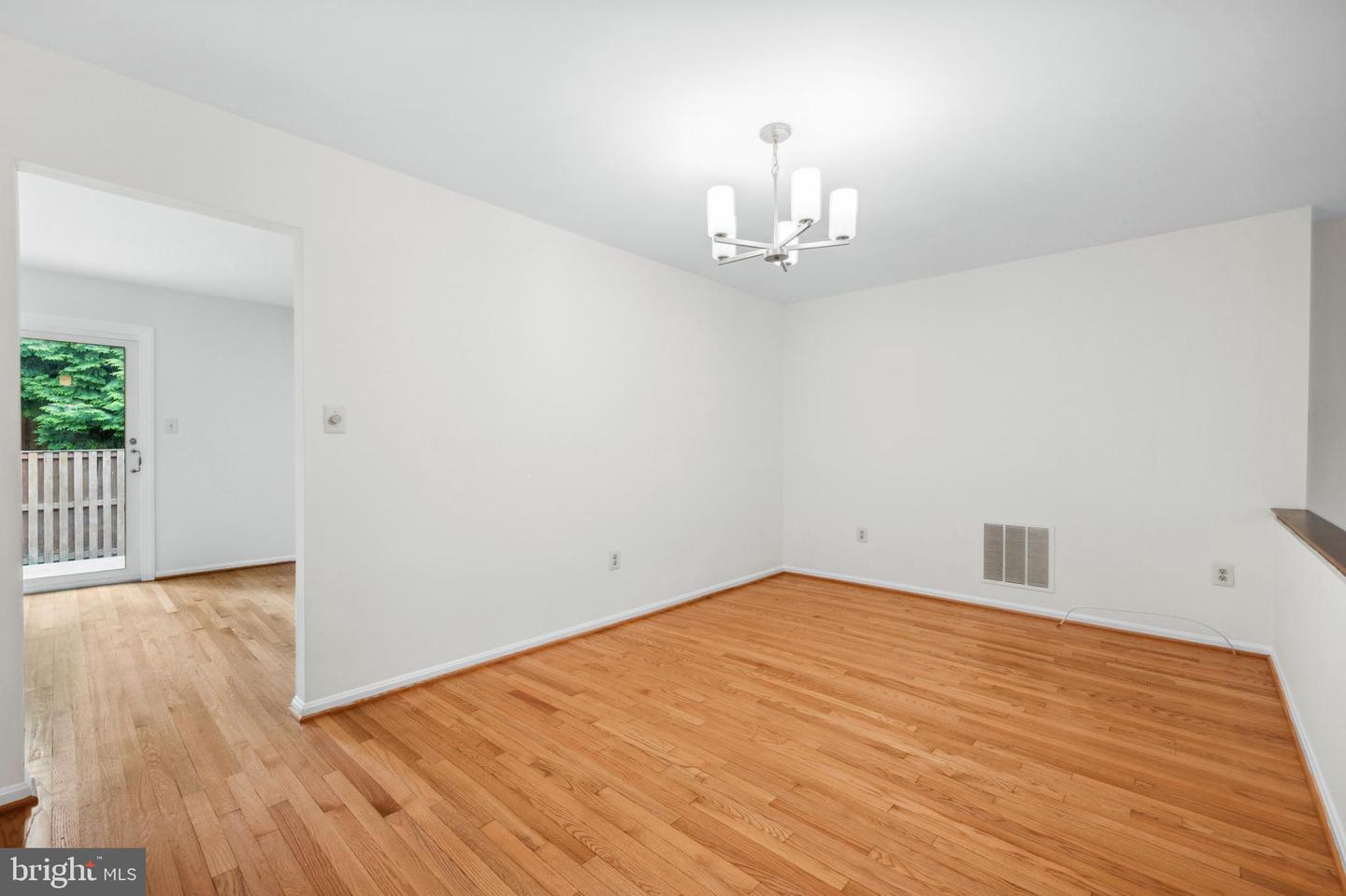 2880 KELLY SQ, VIENNA, Virginia 22181, 3 Bedrooms Bedrooms, ,2 BathroomsBathrooms,Residential,For sale,2880 KELLY SQ,VAFX2247972 MLS # VAFX2247972