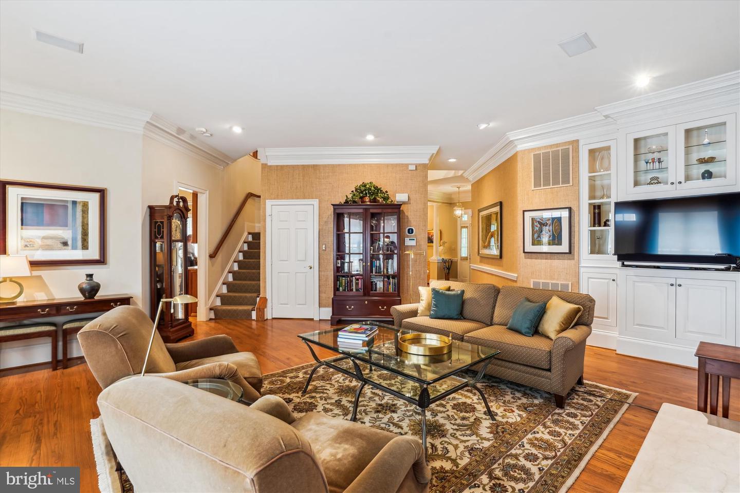 9858 PALACE GREEN WAY, VIENNA, Virginia 22181, 4 Bedrooms Bedrooms, ,4 BathroomsBathrooms,Residential,For sale,9858 PALACE GREEN WAY,VAFX2248128 MLS # VAFX2248128