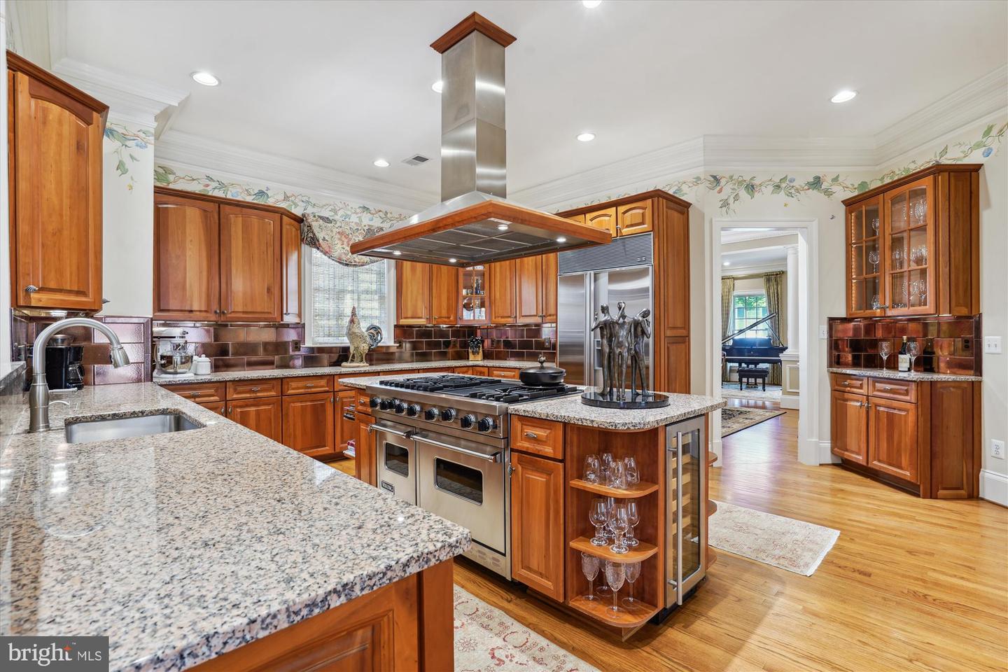 9858 PALACE GREEN WAY, VIENNA, Virginia 22181, 4 Bedrooms Bedrooms, ,4 BathroomsBathrooms,Residential,For sale,9858 PALACE GREEN WAY,VAFX2248128 MLS # VAFX2248128