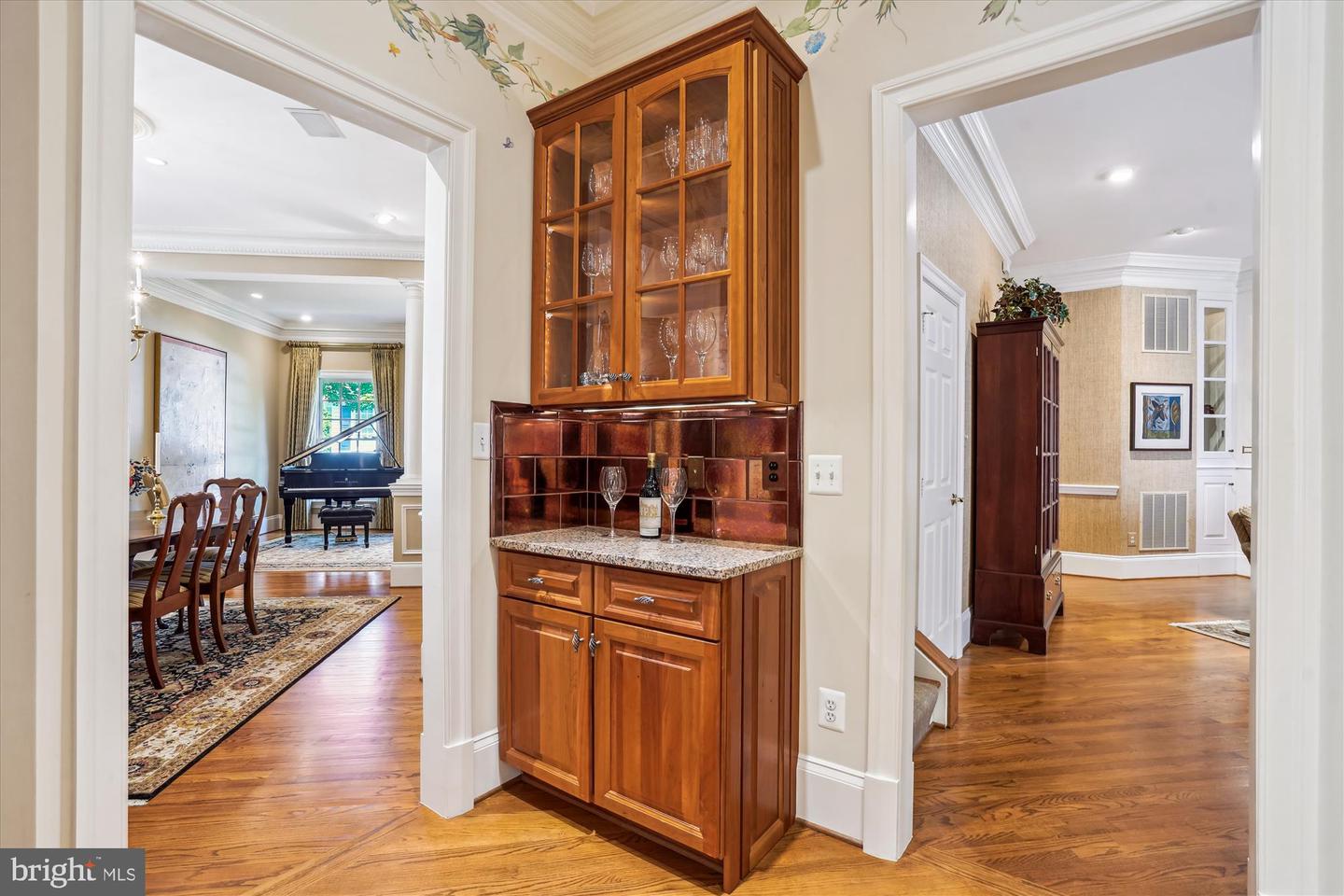 9858 PALACE GREEN WAY, VIENNA, Virginia 22181, 4 Bedrooms Bedrooms, ,4 BathroomsBathrooms,Residential,For sale,9858 PALACE GREEN WAY,VAFX2248128 MLS # VAFX2248128