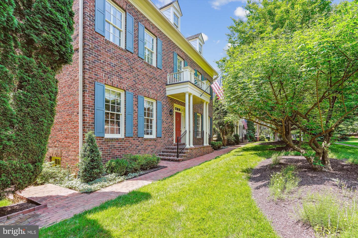 9858 PALACE GREEN WAY, VIENNA, Virginia 22181, 4 Bedrooms Bedrooms, ,4 BathroomsBathrooms,Residential,For sale,9858 PALACE GREEN WAY,VAFX2248128 MLS # VAFX2248128