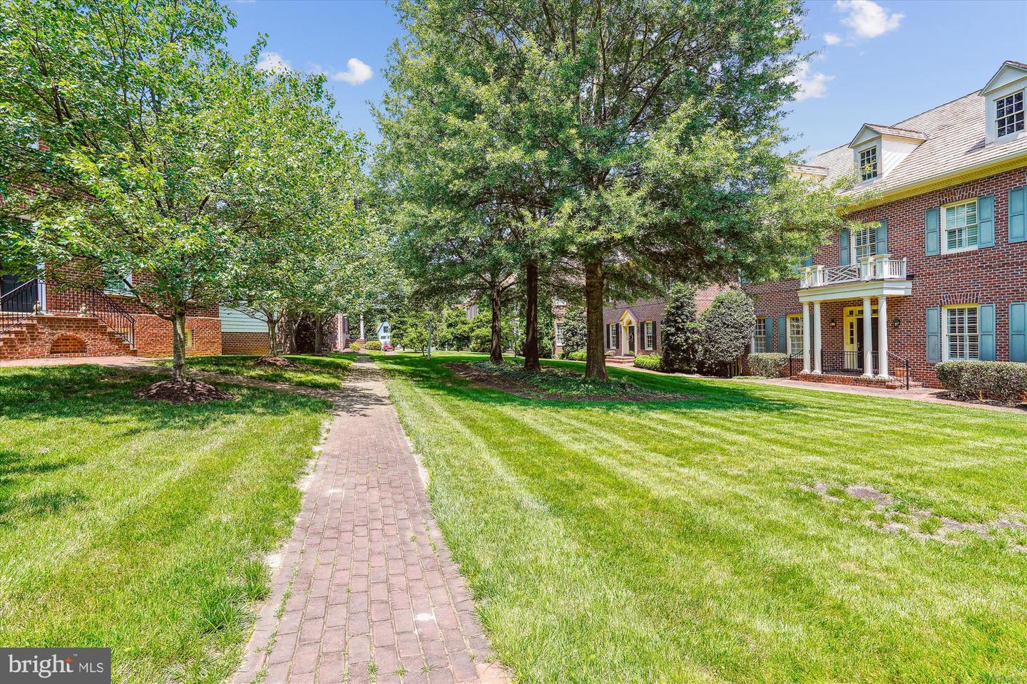 9858 PALACE GREEN WAY, VIENNA, Virginia 22181, 4 Bedrooms Bedrooms, ,4 BathroomsBathrooms,Residential,For sale,9858 PALACE GREEN WAY,VAFX2248128 MLS # VAFX2248128