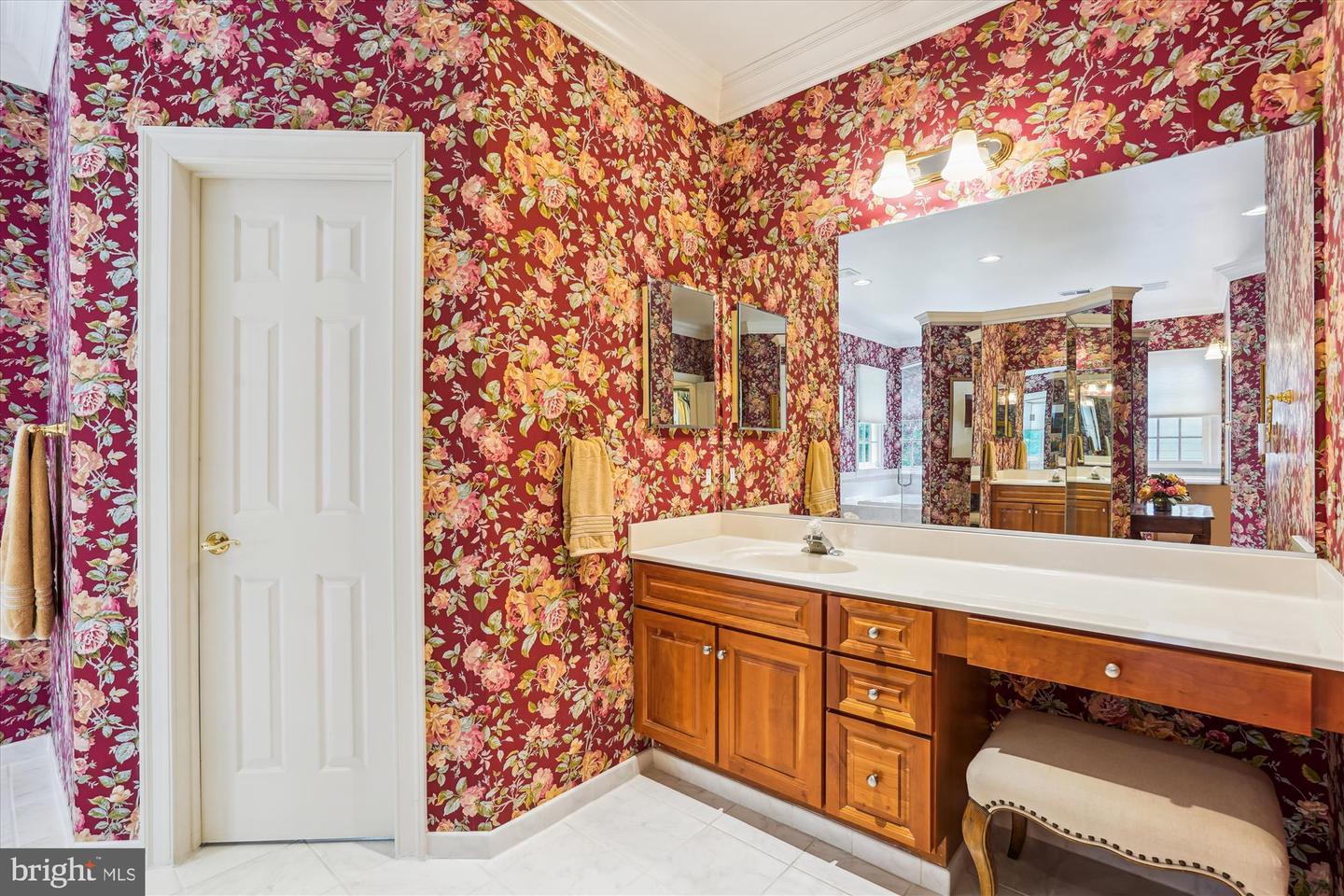 9858 PALACE GREEN WAY, VIENNA, Virginia 22181, 4 Bedrooms Bedrooms, ,4 BathroomsBathrooms,Residential,For sale,9858 PALACE GREEN WAY,VAFX2248128 MLS # VAFX2248128