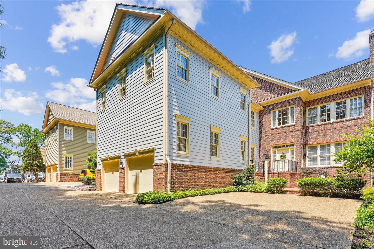 9858 PALACE GREEN WAY, VIENNA, Virginia 22181, 4 Bedrooms Bedrooms, ,4 BathroomsBathrooms,Residential,For sale,9858 PALACE GREEN WAY,VAFX2248128 MLS # VAFX2248128