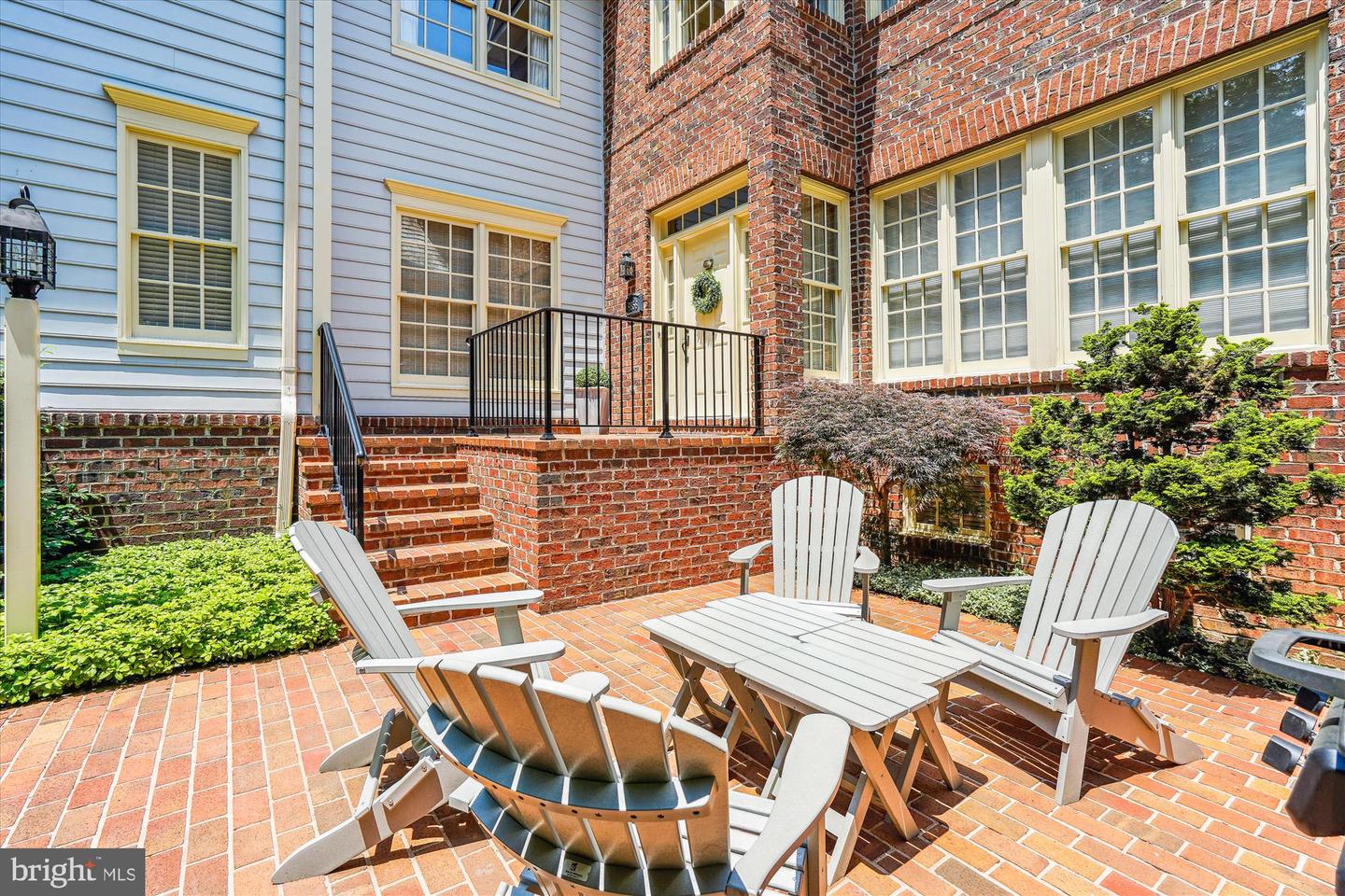 9858 PALACE GREEN WAY, VIENNA, Virginia 22181, 4 Bedrooms Bedrooms, ,4 BathroomsBathrooms,Residential,For sale,9858 PALACE GREEN WAY,VAFX2248128 MLS # VAFX2248128