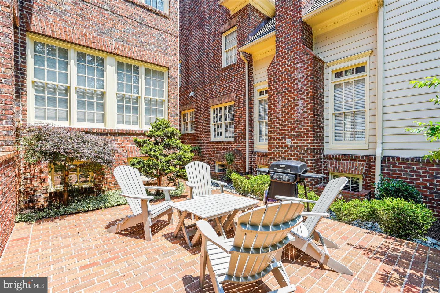 9858 PALACE GREEN WAY, VIENNA, Virginia 22181, 4 Bedrooms Bedrooms, ,4 BathroomsBathrooms,Residential,For sale,9858 PALACE GREEN WAY,VAFX2248128 MLS # VAFX2248128
