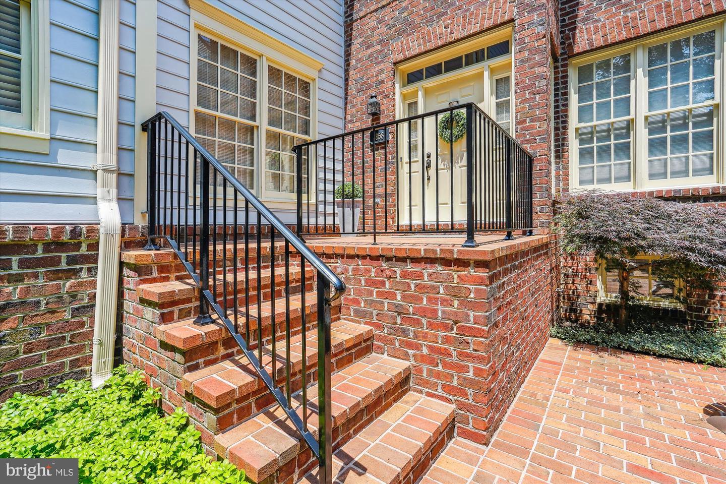 9858 PALACE GREEN WAY, VIENNA, Virginia 22181, 4 Bedrooms Bedrooms, ,4 BathroomsBathrooms,Residential,For sale,9858 PALACE GREEN WAY,VAFX2248128 MLS # VAFX2248128