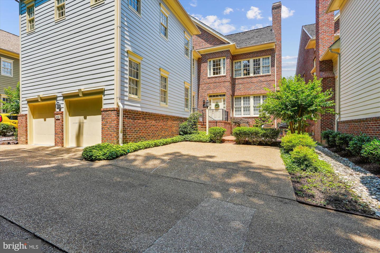 9858 PALACE GREEN WAY, VIENNA, Virginia 22181, 4 Bedrooms Bedrooms, ,4 BathroomsBathrooms,Residential,For sale,9858 PALACE GREEN WAY,VAFX2248128 MLS # VAFX2248128
