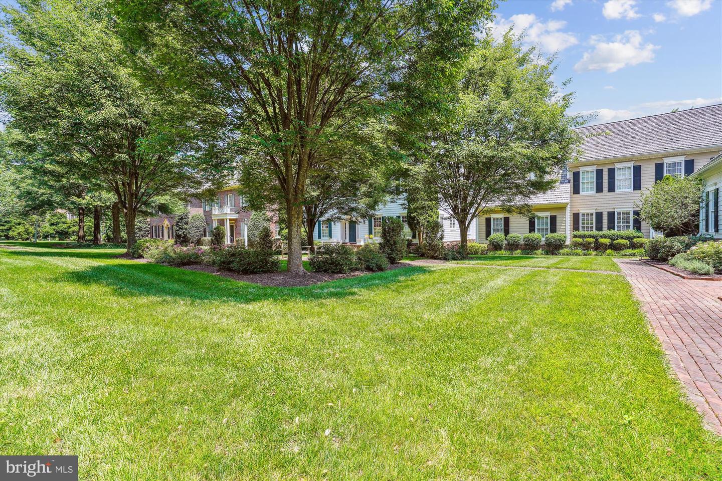 9858 PALACE GREEN WAY, VIENNA, Virginia 22181, 4 Bedrooms Bedrooms, ,4 BathroomsBathrooms,Residential,For sale,9858 PALACE GREEN WAY,VAFX2248128 MLS # VAFX2248128