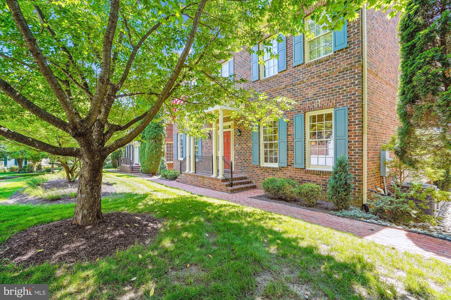 9858 PALACE GREEN WAY, VIENNA, Virginia 22181, 4 Bedrooms Bedrooms, ,4 BathroomsBathrooms,Residential,For sale,9858 PALACE GREEN WAY,VAFX2248128 MLS # VAFX2248128