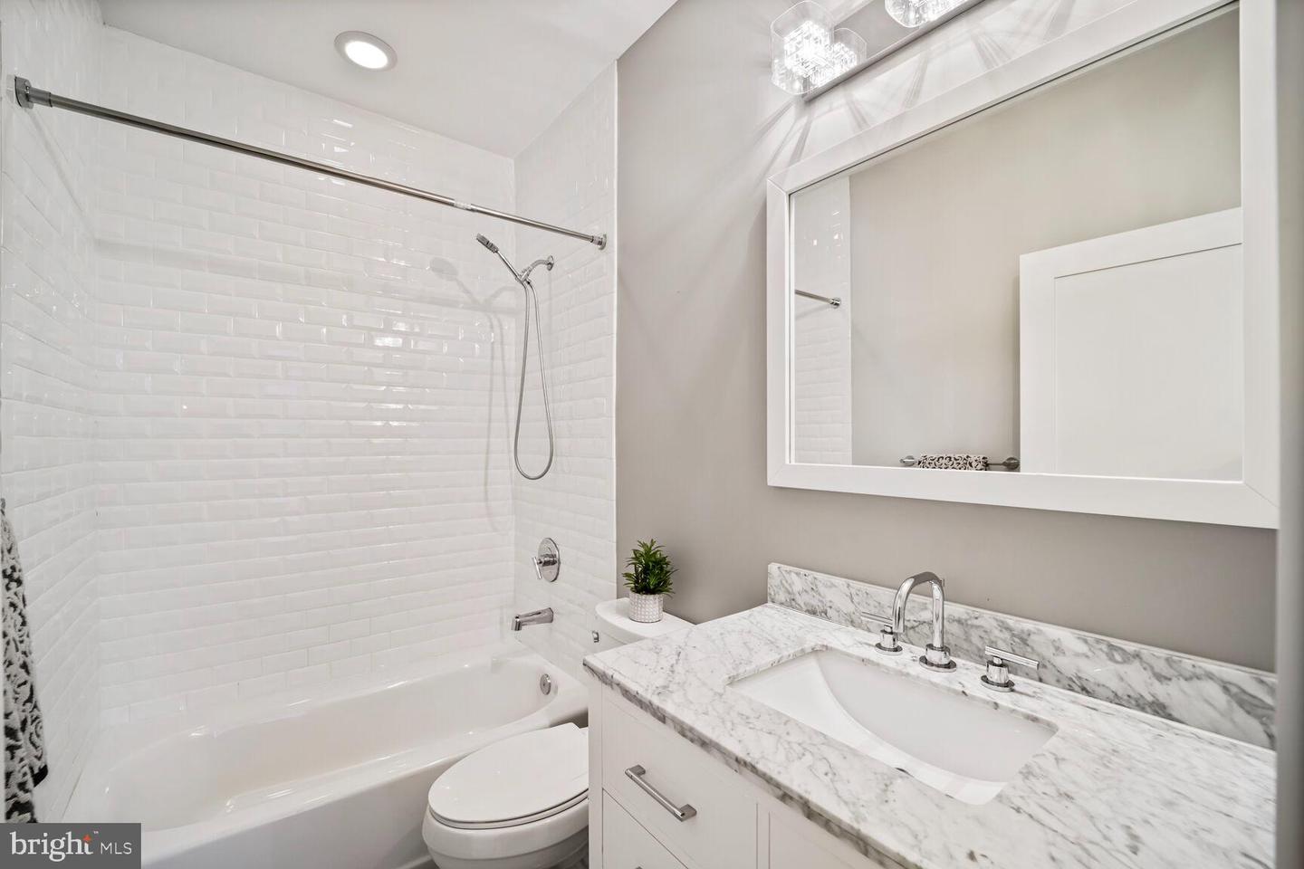 215 RANDOLPH PL NE #2, WASHINGTON, District Of Columbia 20002, 2 Bedrooms Bedrooms, ,2 BathroomsBathrooms,Residential,For sale,215 RANDOLPH PL NE #2,DCDC2206264 MLS # DCDC2206264
