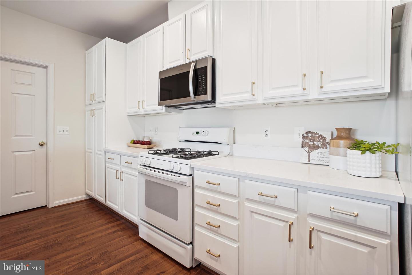 2911 DEER HOLLOW WAY #421 & 422, FAIRFAX, Virginia 22031, 3 Bedrooms Bedrooms, 10 Rooms Rooms,3 BathroomsBathrooms,Residential,For sale,2911 DEER HOLLOW WAY #421 & 422,VAFX2248266 MLS # VAFX2248266