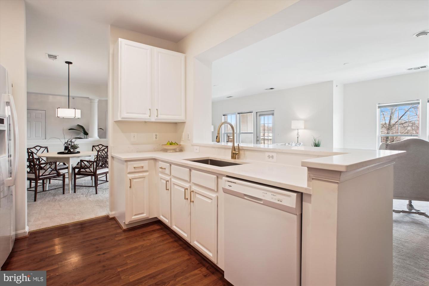 2911 DEER HOLLOW WAY #421 & 422, FAIRFAX, Virginia 22031, 3 Bedrooms Bedrooms, 10 Rooms Rooms,3 BathroomsBathrooms,Residential,For sale,2911 DEER HOLLOW WAY #421 & 422,VAFX2248266 MLS # VAFX2248266