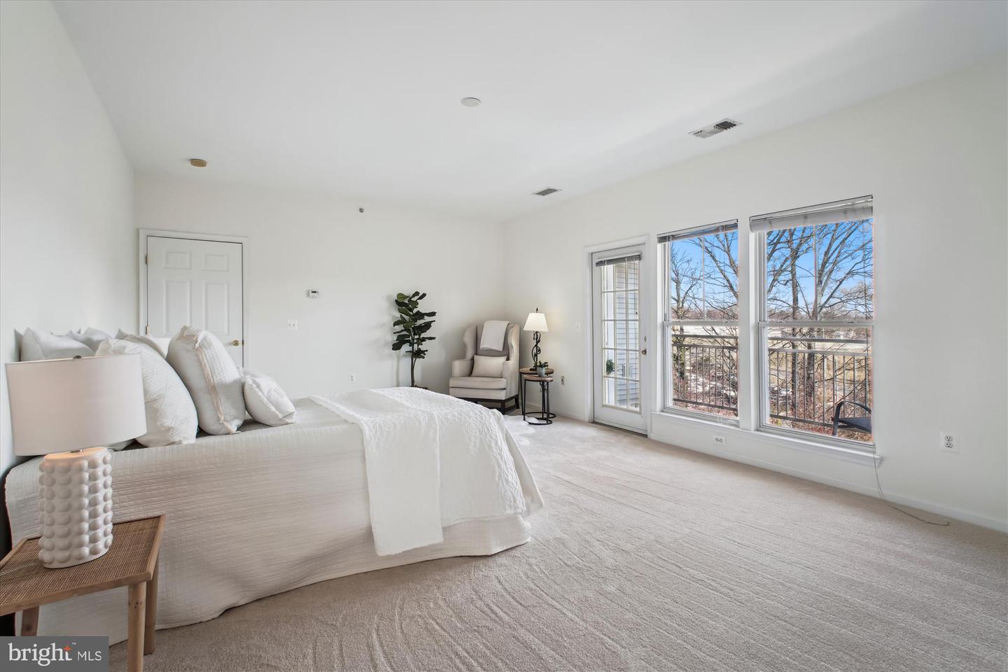 2911 DEER HOLLOW WAY #421 & 422, FAIRFAX, Virginia 22031, 3 Bedrooms Bedrooms, 10 Rooms Rooms,3 BathroomsBathrooms,Residential,For sale,2911 DEER HOLLOW WAY #421 & 422,VAFX2248266 MLS # VAFX2248266