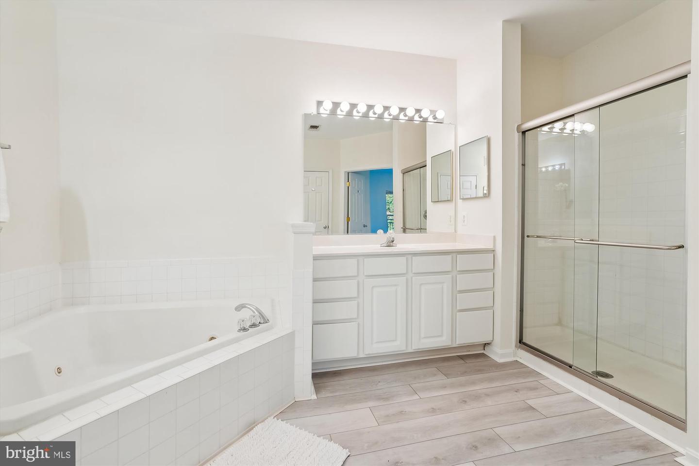 2911 DEER HOLLOW WAY #421 & 422, FAIRFAX, Virginia 22031, 3 Bedrooms Bedrooms, 10 Rooms Rooms,3 BathroomsBathrooms,Residential,For sale,2911 DEER HOLLOW WAY #421 & 422,VAFX2248266 MLS # VAFX2248266