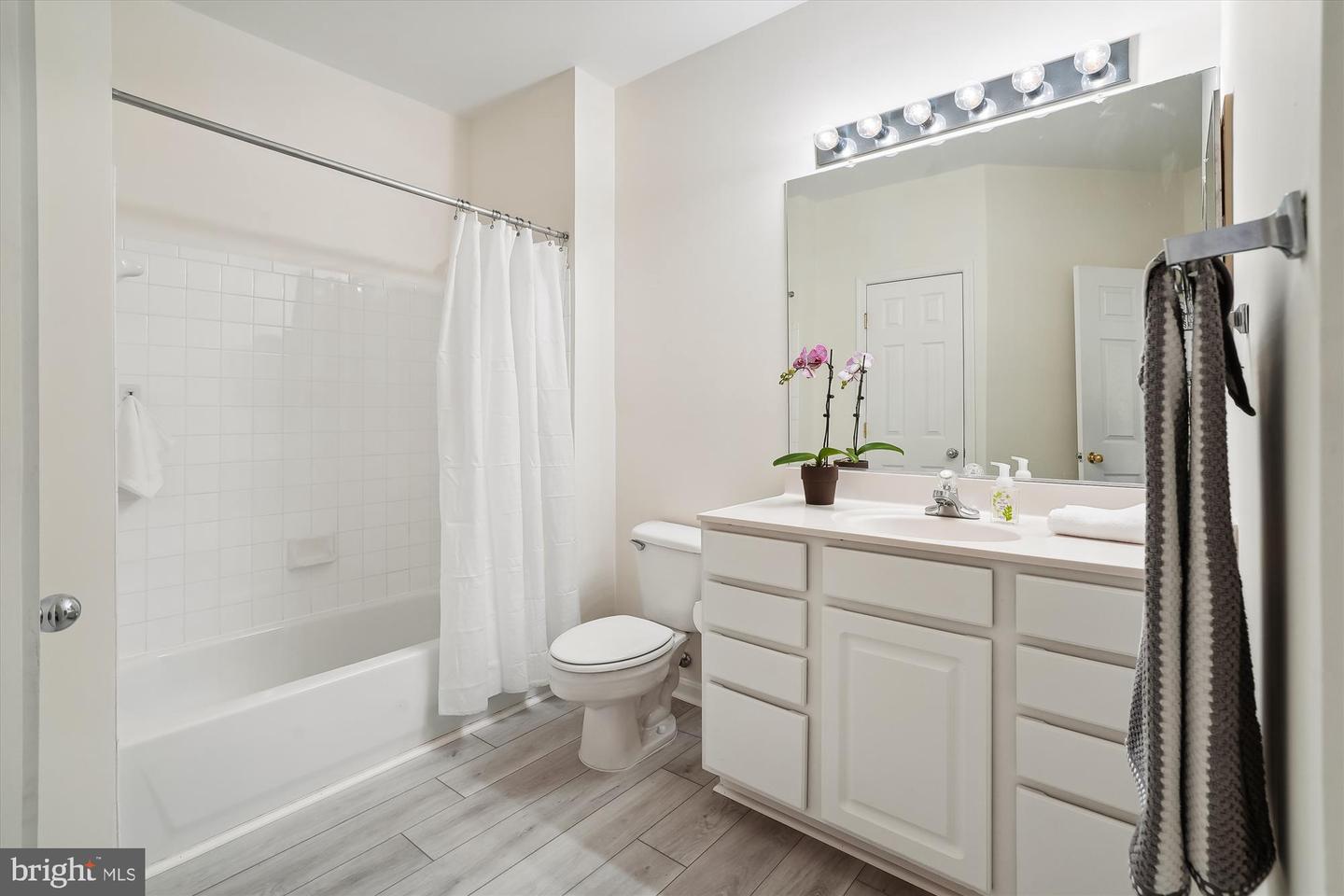 2911 DEER HOLLOW WAY #421 & 422, FAIRFAX, Virginia 22031, 3 Bedrooms Bedrooms, 10 Rooms Rooms,3 BathroomsBathrooms,Residential,For sale,2911 DEER HOLLOW WAY #421 & 422,VAFX2248266 MLS # VAFX2248266