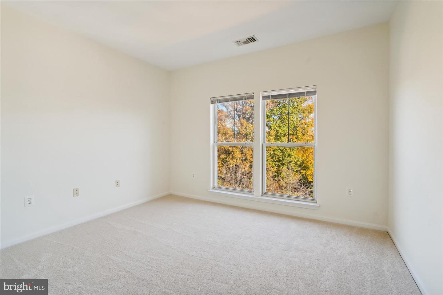 2911 DEER HOLLOW WAY #421 & 422, FAIRFAX, Virginia 22031, 3 Bedrooms Bedrooms, 10 Rooms Rooms,3 BathroomsBathrooms,Residential,For sale,2911 DEER HOLLOW WAY #421 & 422,VAFX2248266 MLS # VAFX2248266