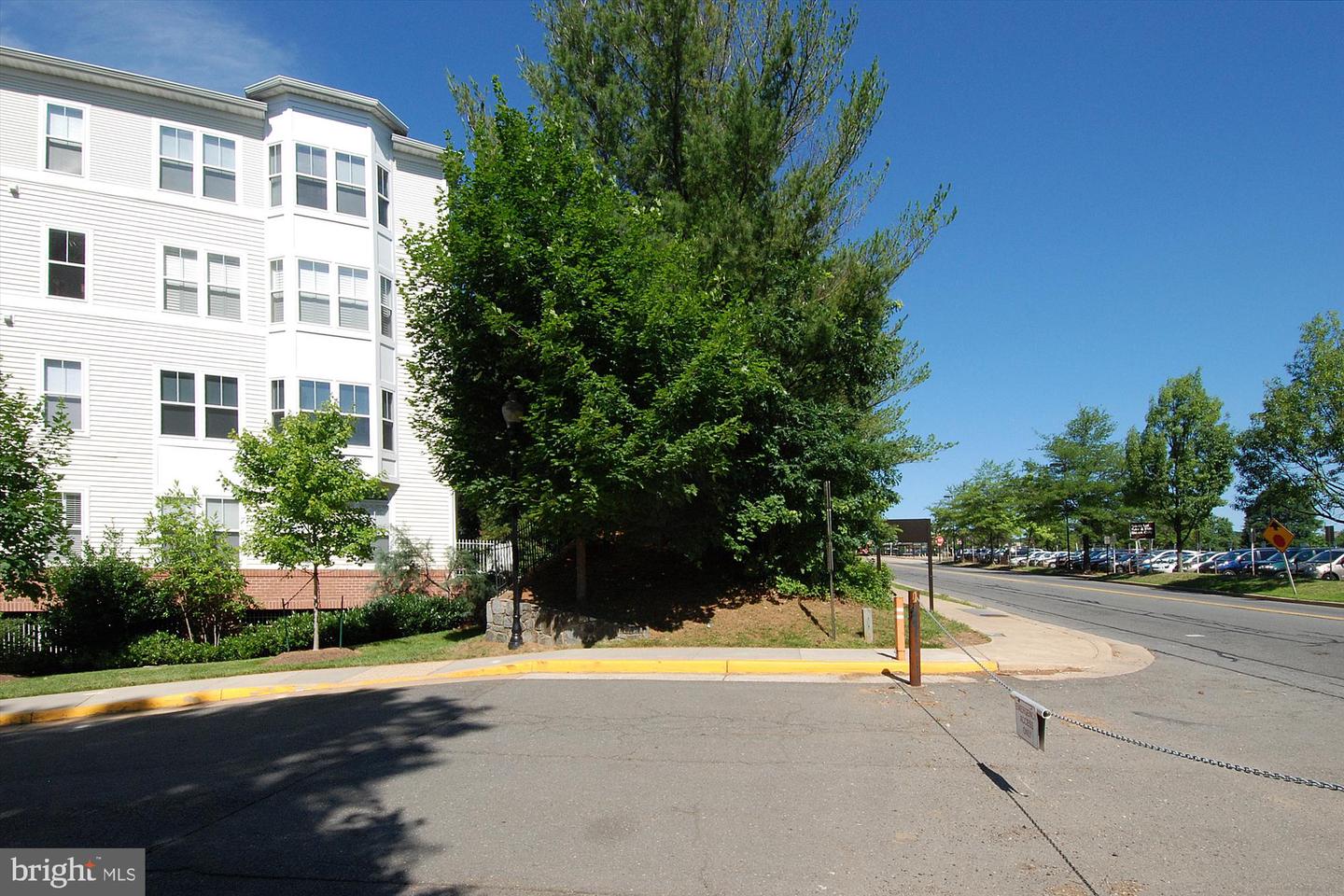 2911 DEER HOLLOW WAY #421 & 422, FAIRFAX, Virginia 22031, 3 Bedrooms Bedrooms, 10 Rooms Rooms,3 BathroomsBathrooms,Residential,For sale,2911 DEER HOLLOW WAY #421 & 422,VAFX2248266 MLS # VAFX2248266