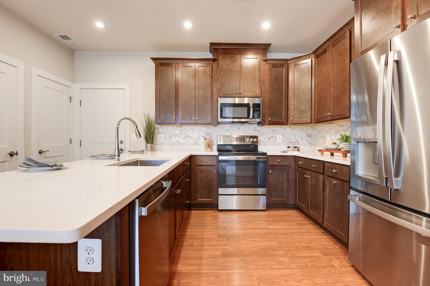 43792 MIDDLEWAY TER, ASHBURN, Virginia 20147, 3 Bedrooms Bedrooms, ,2 BathroomsBathrooms,Residential,For sale,43792 MIDDLEWAY TER,VALO2099996 MLS # VALO2099996