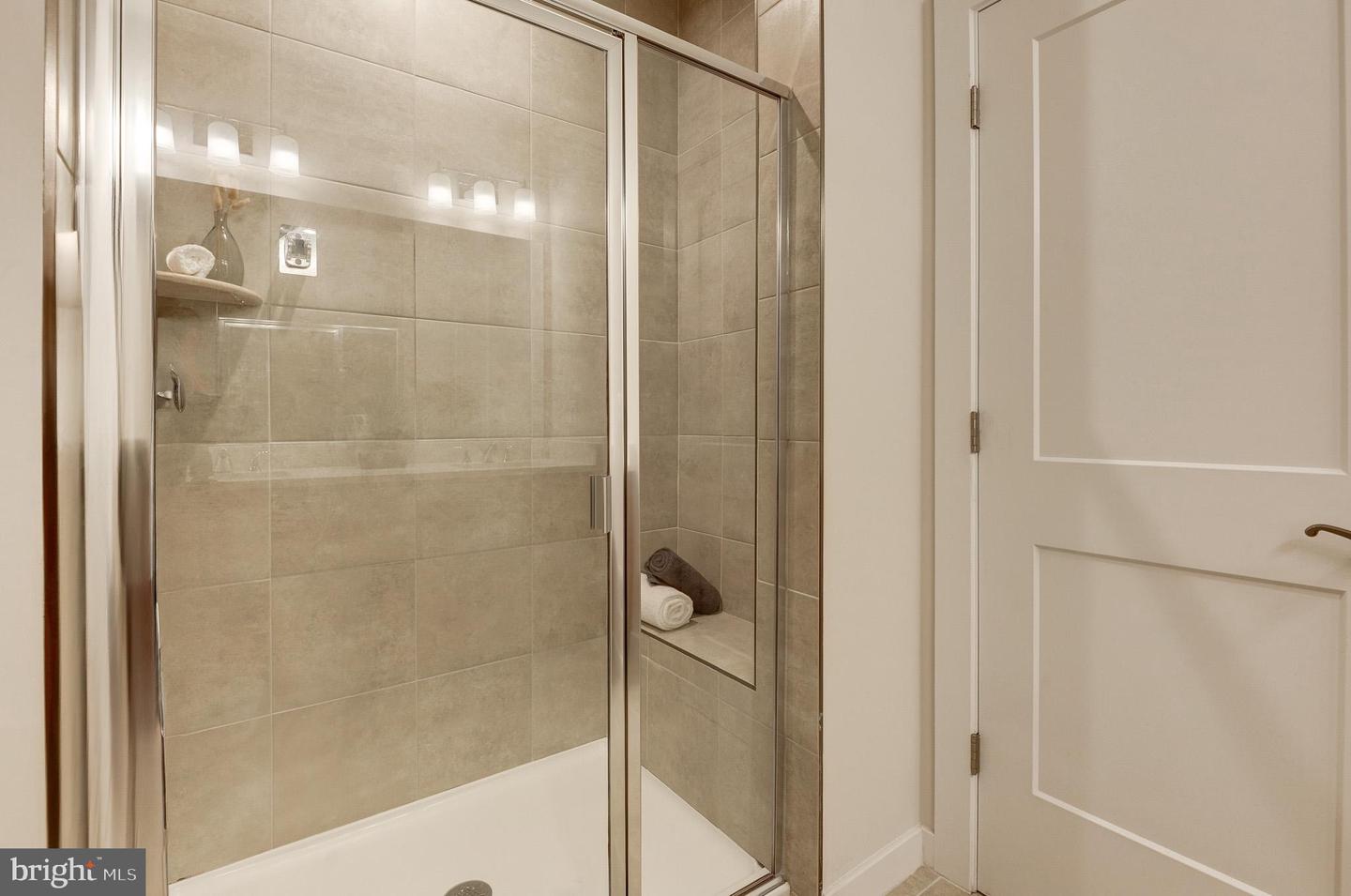 43792 MIDDLEWAY TER, ASHBURN, Virginia 20147, 3 Bedrooms Bedrooms, ,2 BathroomsBathrooms,Residential,For sale,43792 MIDDLEWAY TER,VALO2099996 MLS # VALO2099996