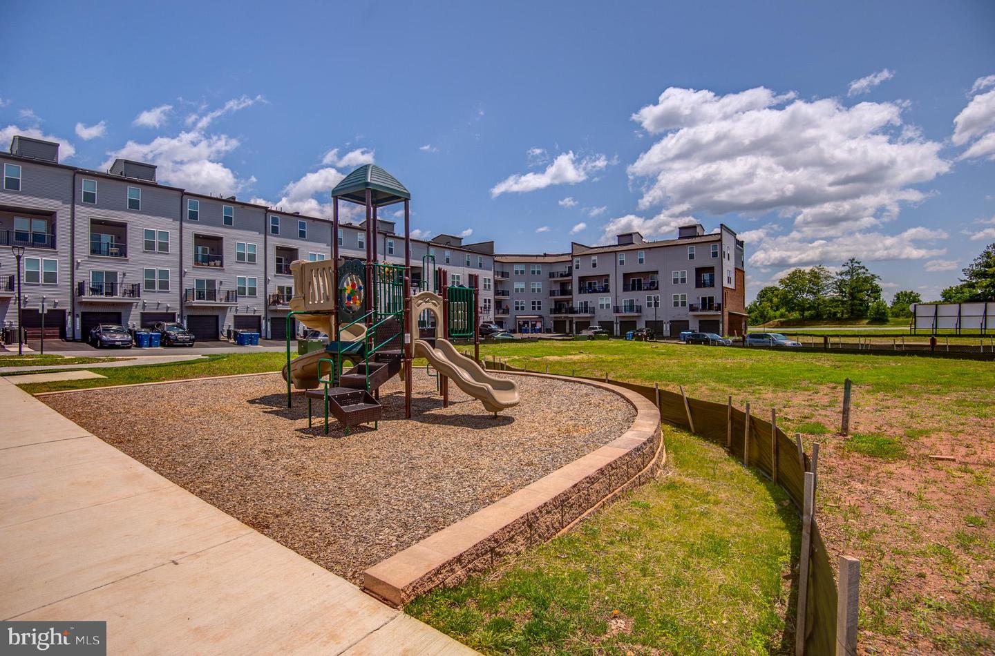 43792 MIDDLEWAY TER, ASHBURN, Virginia 20147, 3 Bedrooms Bedrooms, ,2 BathroomsBathrooms,Residential,For sale,43792 MIDDLEWAY TER,VALO2099996 MLS # VALO2099996