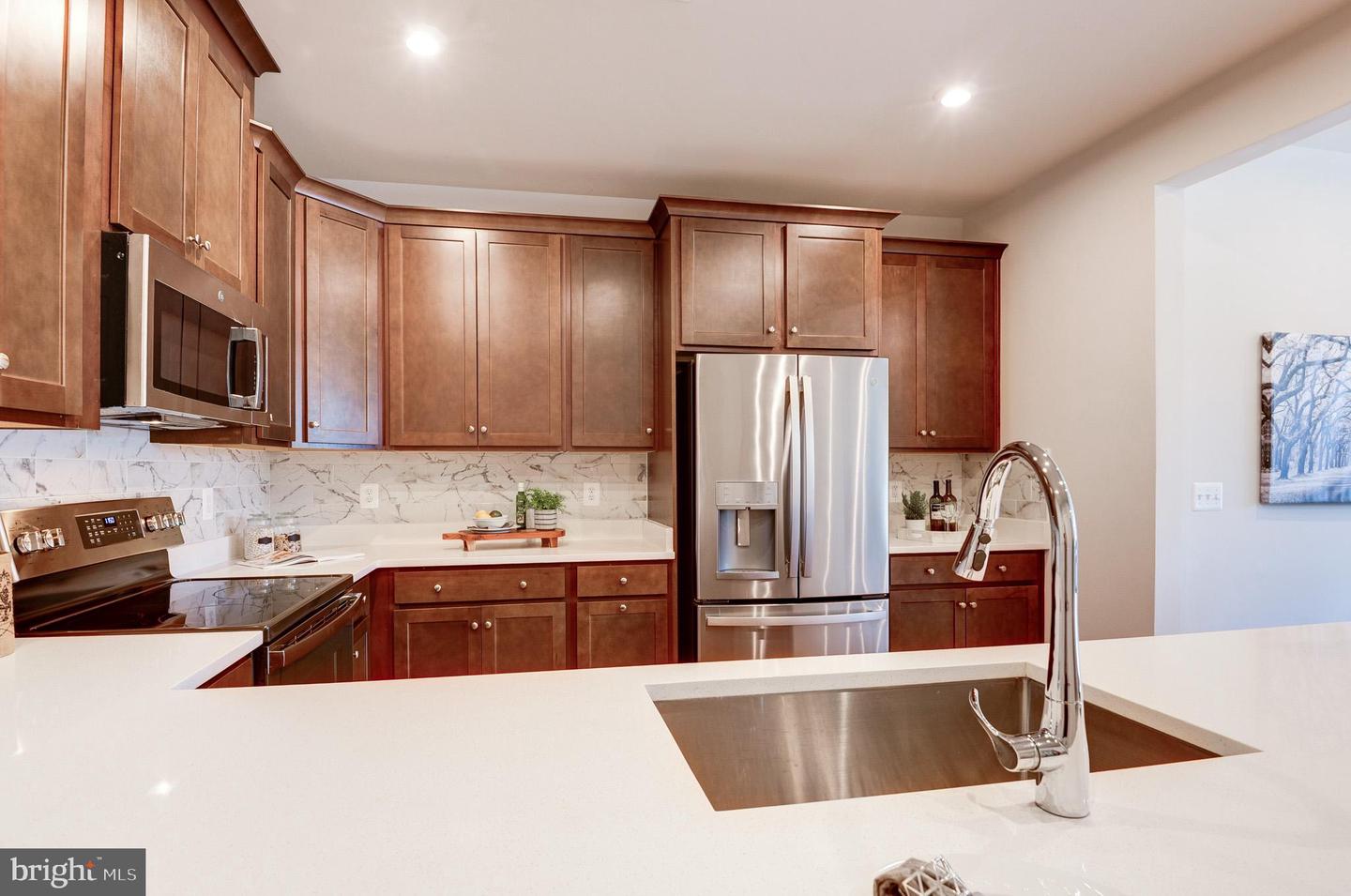 43792 MIDDLEWAY TER, ASHBURN, Virginia 20147, 3 Bedrooms Bedrooms, ,2 BathroomsBathrooms,Residential,For sale,43792 MIDDLEWAY TER,VALO2099996 MLS # VALO2099996