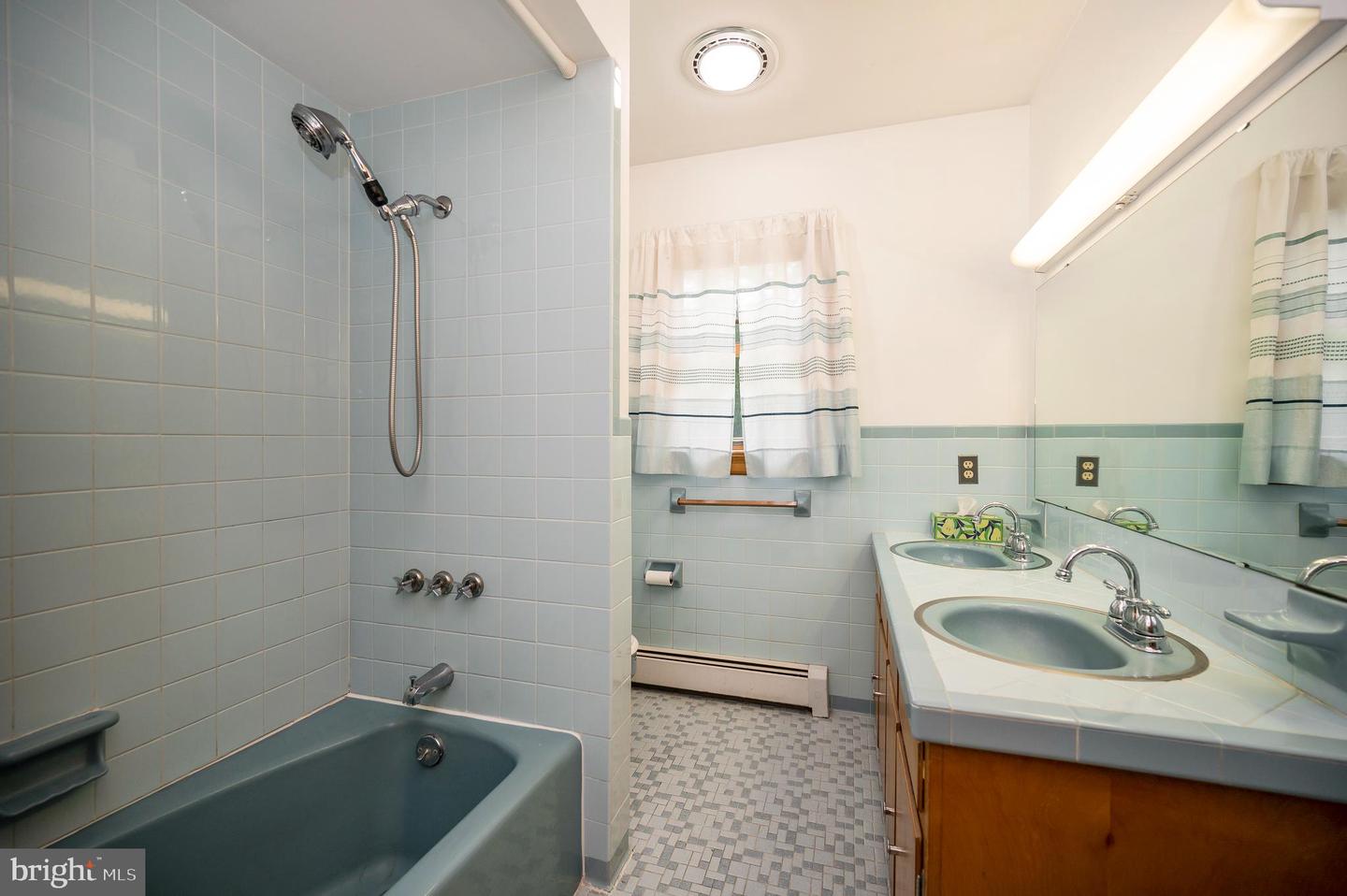 857 MOUNTAIN VIEW RD, FREDERICKSBURG, Virginia 22406, 3 Bedrooms Bedrooms, ,1 BathroomBathrooms,Residential,For sale,857 MOUNTAIN VIEW RD,VAST2040016 MLS # VAST2040016