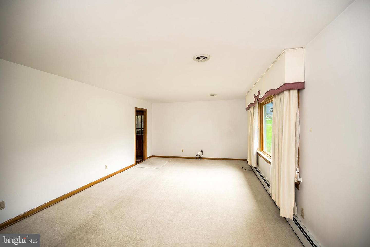 857 MOUNTAIN VIEW RD, FREDERICKSBURG, Virginia 22406, 3 Bedrooms Bedrooms, ,1 BathroomBathrooms,Residential,For sale,857 MOUNTAIN VIEW RD,VAST2040016 MLS # VAST2040016