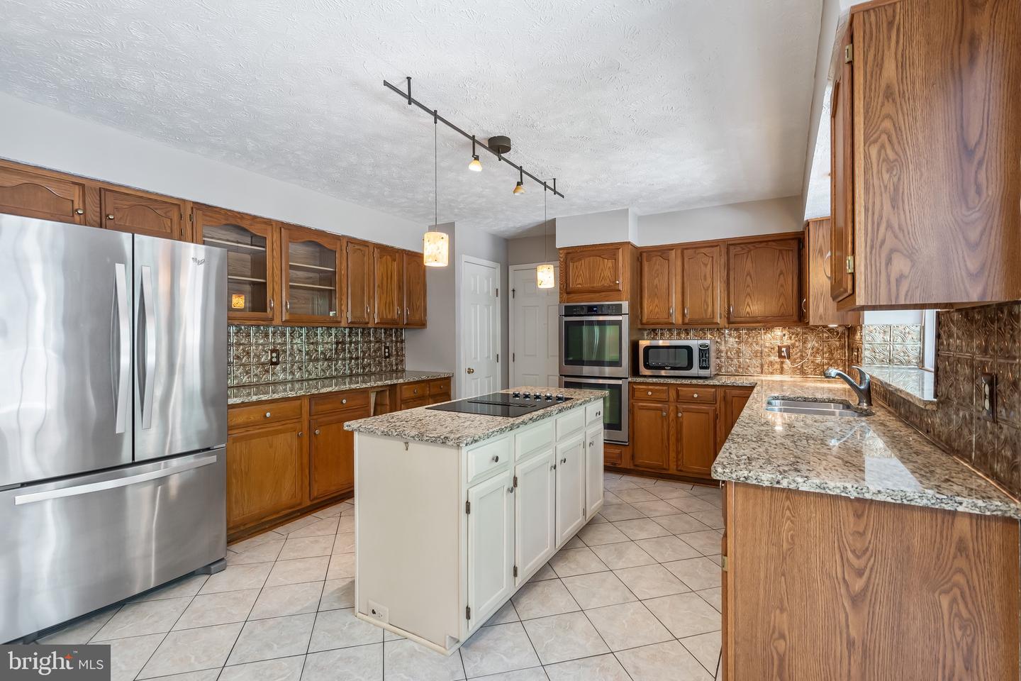 16715 TINTAGEL CT, DUMFRIES, Virginia 22025, 5 Bedrooms Bedrooms, ,3 BathroomsBathrooms,Residential,For sale,16715 TINTAGEL CT,VAPW2097776 MLS # VAPW2097776