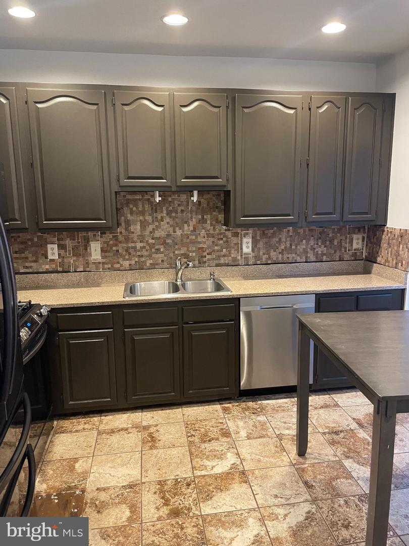 14621 STREAM POND DR, CENTREVILLE, Virginia 20120, 4 Bedrooms Bedrooms, ,3 BathroomsBathrooms,Residential,For sale,14621 STREAM POND DR,VAFX2249994 MLS # VAFX2249994