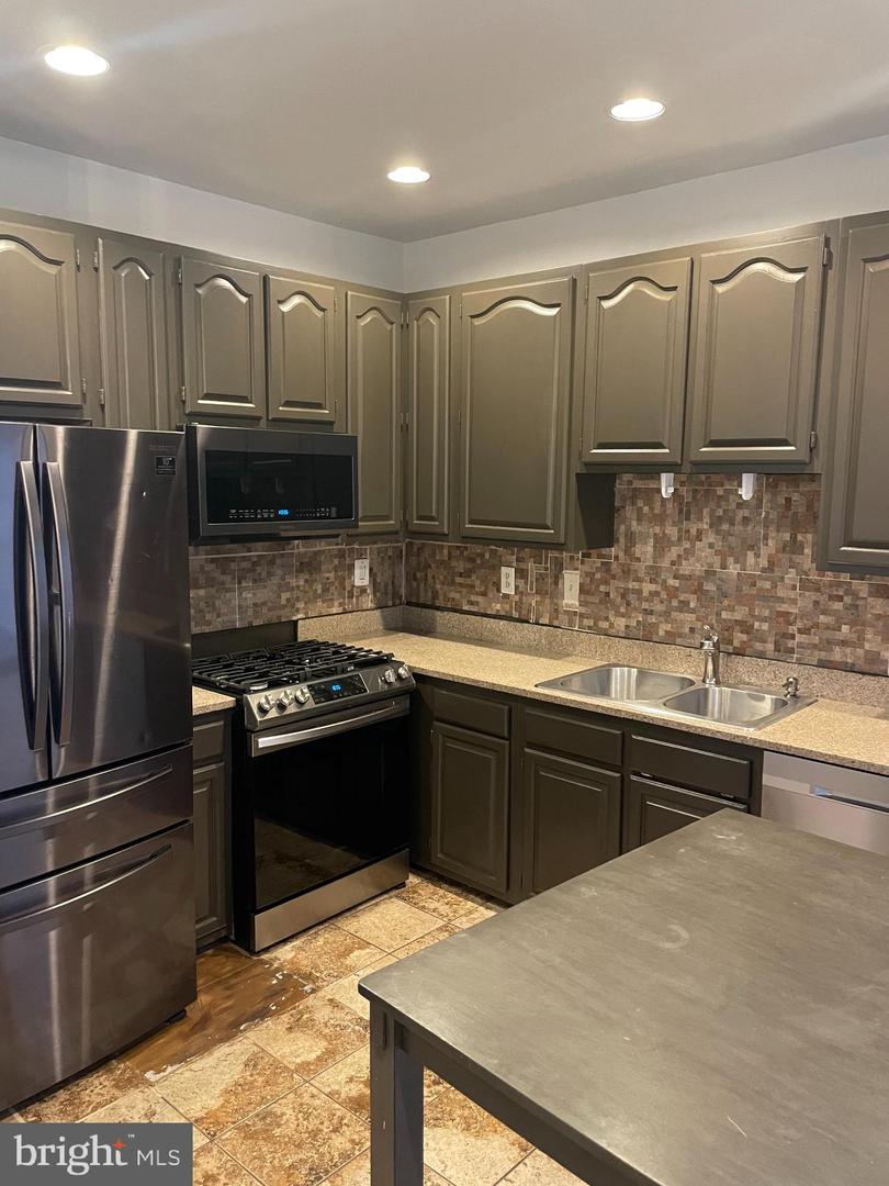14621 STREAM POND DR, CENTREVILLE, Virginia 20120, 4 Bedrooms Bedrooms, ,3 BathroomsBathrooms,Residential,For sale,14621 STREAM POND DR,VAFX2249994 MLS # VAFX2249994