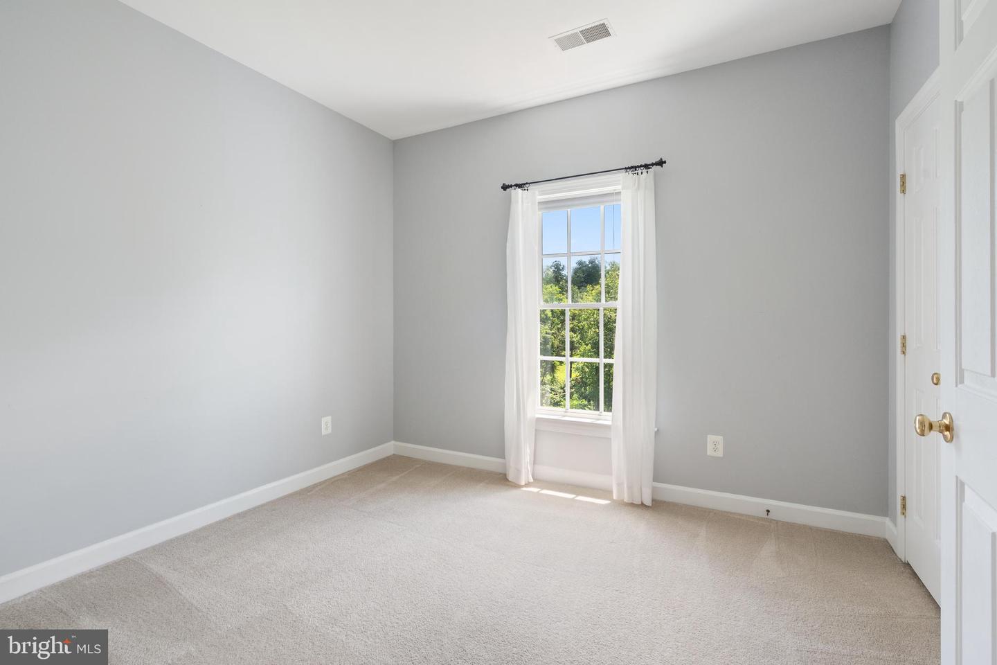 5617 JAMES GUNNELL LN, ALEXANDRIA, Virginia 22310, 5 Bedrooms Bedrooms, ,4 BathroomsBathrooms,Residential,For sale,5617 JAMES GUNNELL LN,VAFX2250006 MLS # VAFX2250006