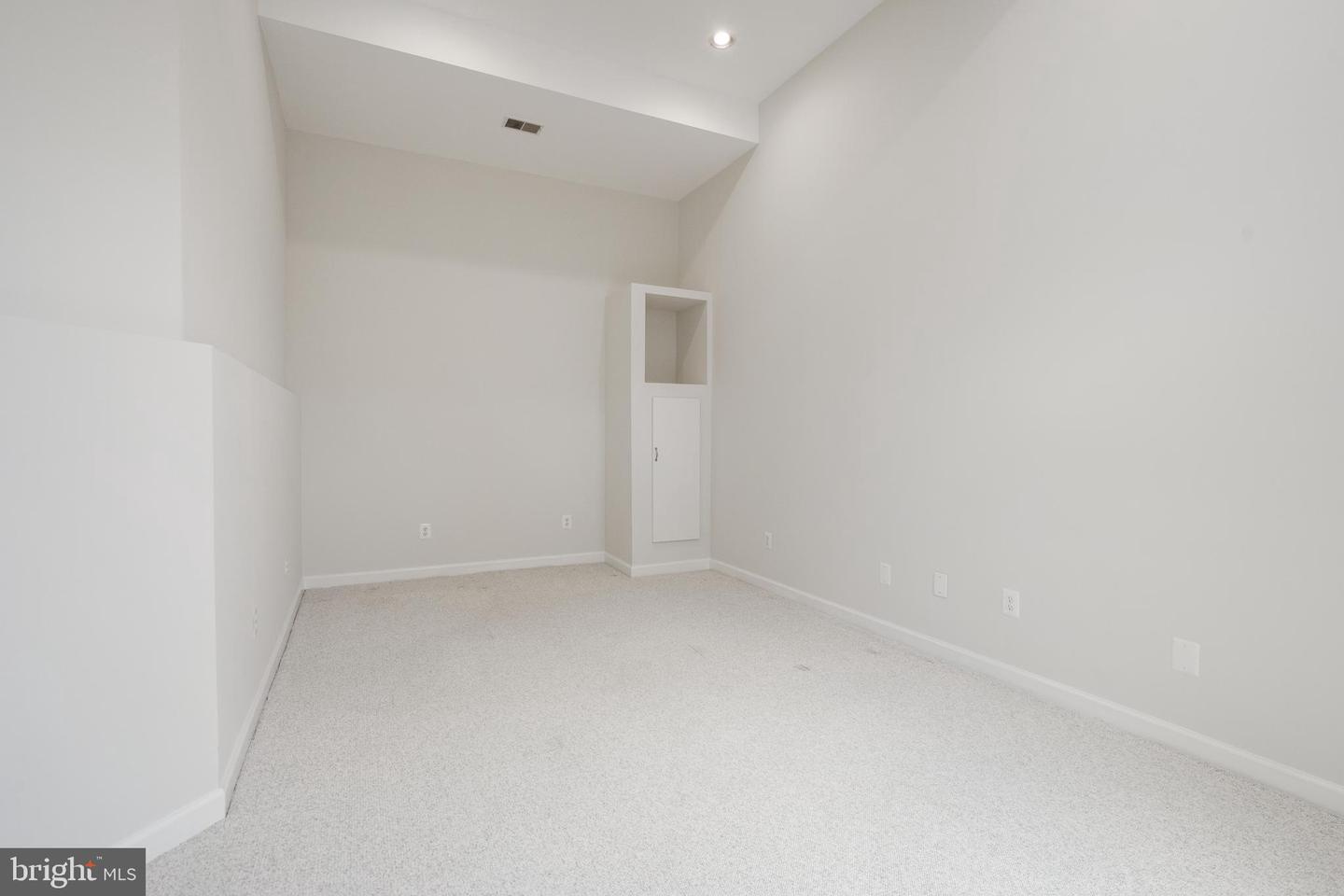 5617 JAMES GUNNELL LN, ALEXANDRIA, Virginia 22310, 5 Bedrooms Bedrooms, ,4 BathroomsBathrooms,Residential,For sale,5617 JAMES GUNNELL LN,VAFX2250006 MLS # VAFX2250006