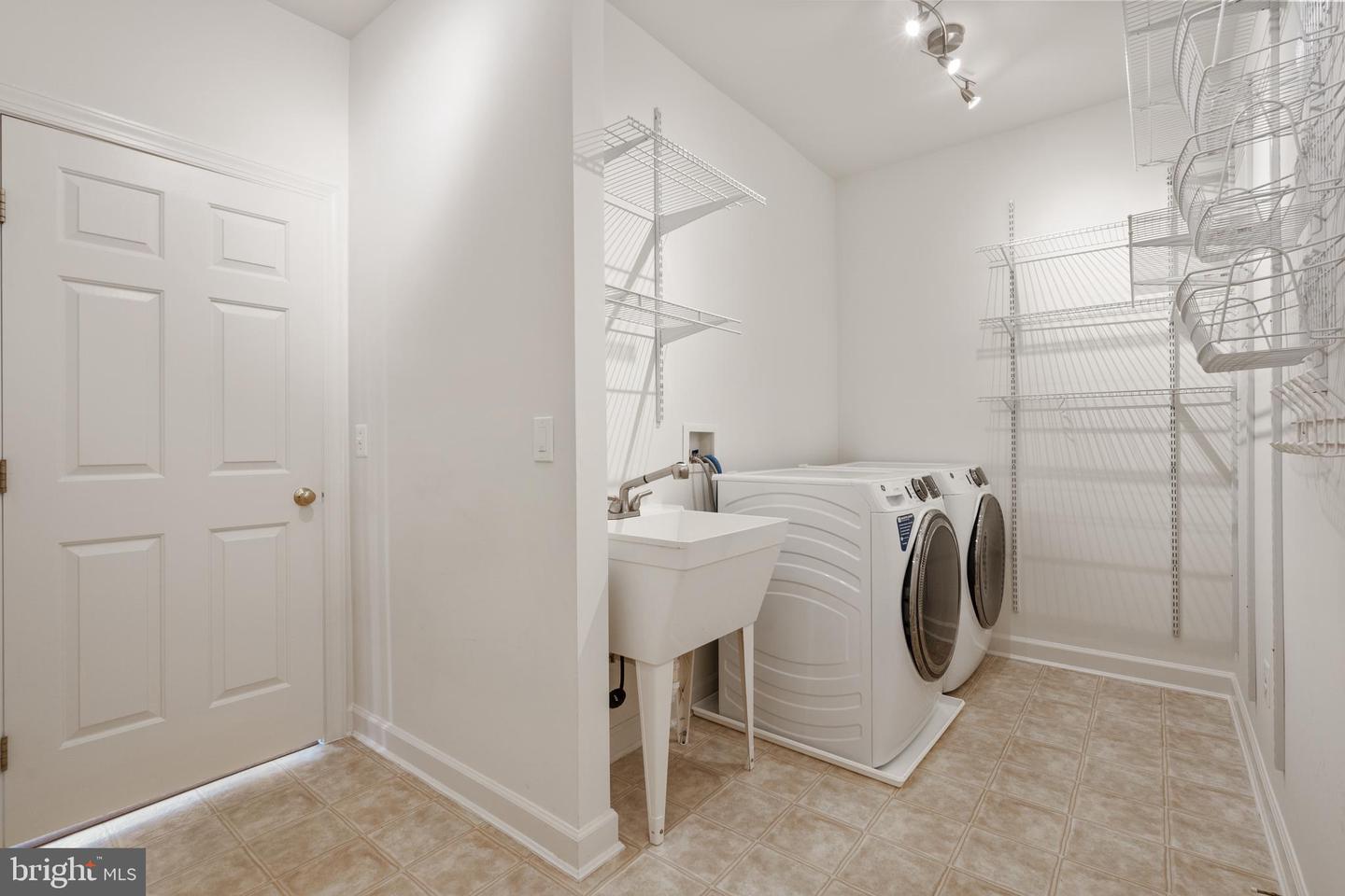 5617 JAMES GUNNELL LN, ALEXANDRIA, Virginia 22310, 5 Bedrooms Bedrooms, ,4 BathroomsBathrooms,Residential,For sale,5617 JAMES GUNNELL LN,VAFX2250006 MLS # VAFX2250006