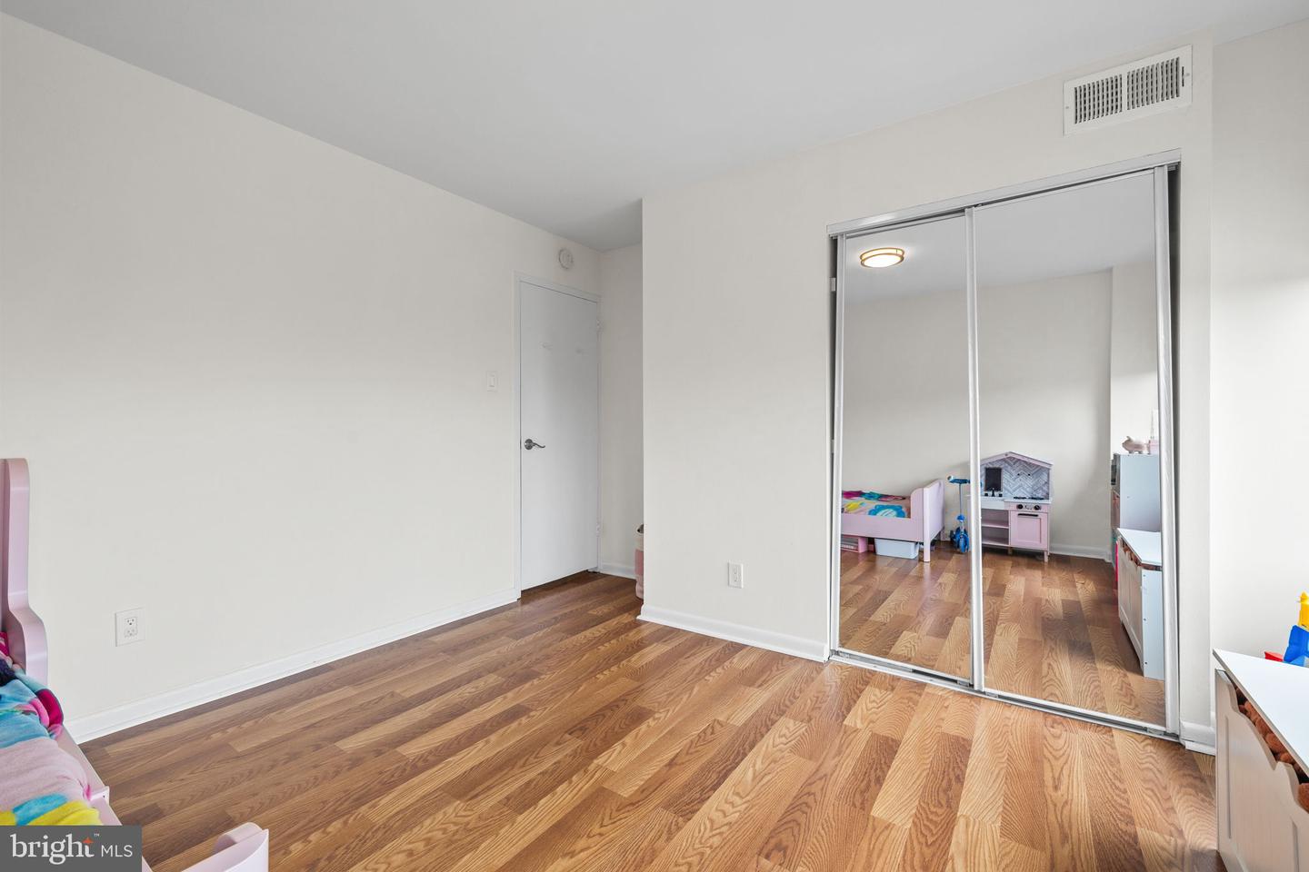 5340 HOLMES RUN PKWY #614, ALEXANDRIA, Virginia 22304, 3 Bedrooms Bedrooms, ,2 BathroomsBathrooms,Residential,For sale,5340 HOLMES RUN PKWY #614,VAAX2046830 MLS # VAAX2046830