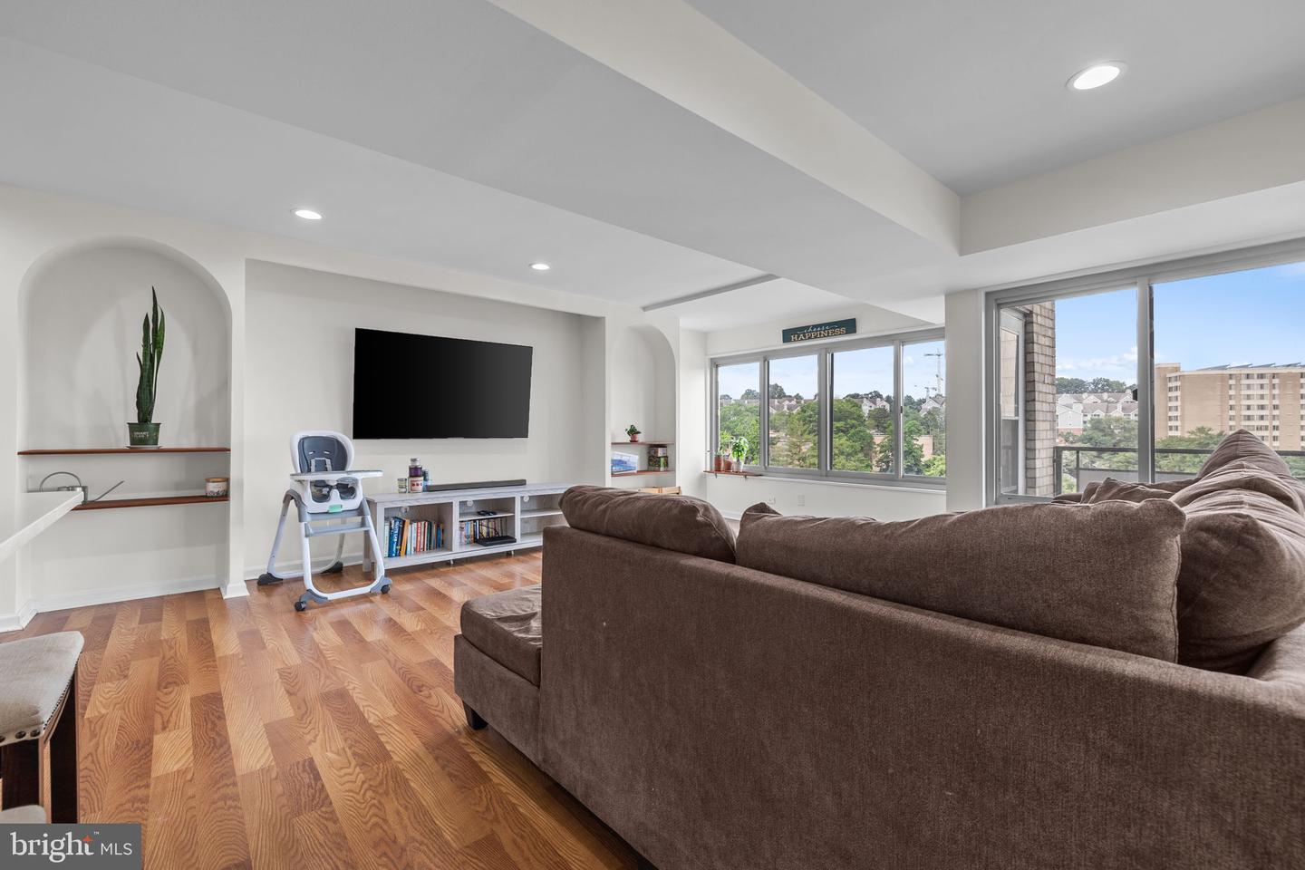 5340 HOLMES RUN PKWY #614, ALEXANDRIA, Virginia 22304, 3 Bedrooms Bedrooms, ,2 BathroomsBathrooms,Residential,For sale,5340 HOLMES RUN PKWY #614,VAAX2046830 MLS # VAAX2046830