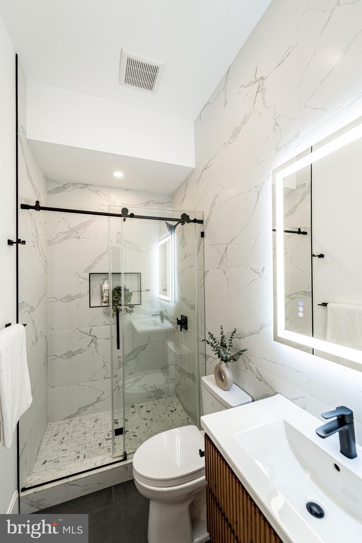 2517 ONTARIO RD NW #7, WASHINGTON, District Of Columbia 20009, 3 Bedrooms Bedrooms, ,2 BathroomsBathrooms,Residential,For sale,2517 ONTARIO RD NW #7,DCDC2207110 MLS # DCDC2207110