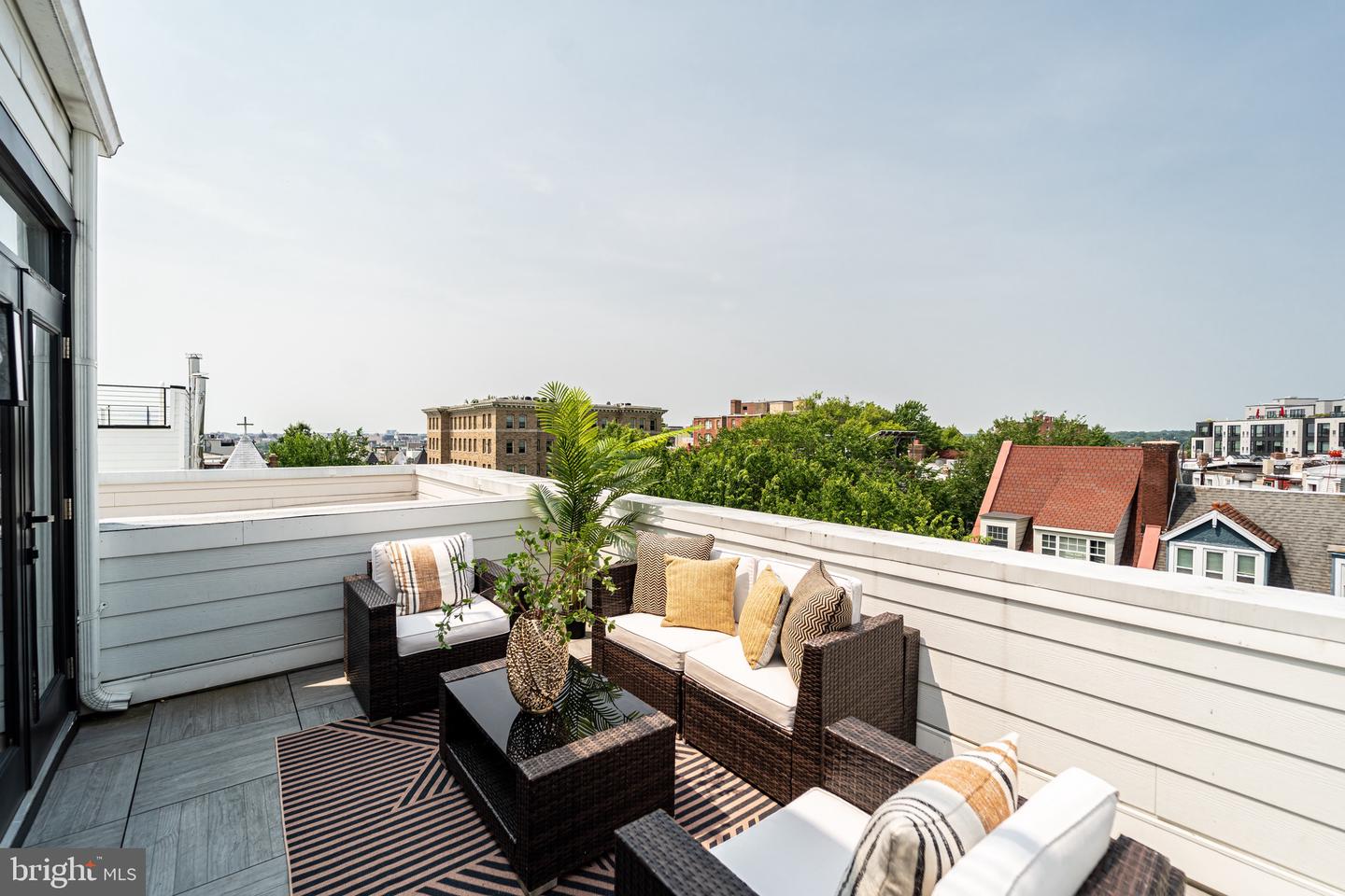2517 ONTARIO RD NW #7, WASHINGTON, District Of Columbia 20009, 3 Bedrooms Bedrooms, ,2 BathroomsBathrooms,Residential,For sale,2517 ONTARIO RD NW #7,DCDC2207110 MLS # DCDC2207110