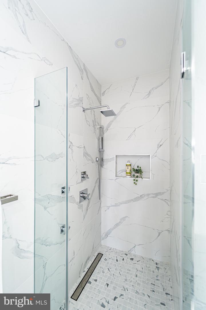 2517 ONTARIO RD NW #7, WASHINGTON, District Of Columbia 20009, 3 Bedrooms Bedrooms, ,2 BathroomsBathrooms,Residential,For sale,2517 ONTARIO RD NW #7,DCDC2207110 MLS # DCDC2207110
