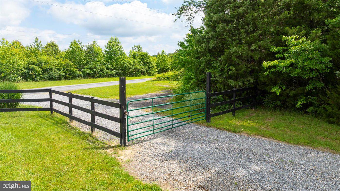 9330 SUNSHINE SCHOOL RD, WOODFORD, Virginia 22580, 4 Bedrooms Bedrooms, ,3 BathroomsBathrooms,Residential,For sale,9330 SUNSHINE SCHOOL RD,VACV2008356 MLS # VACV2008356