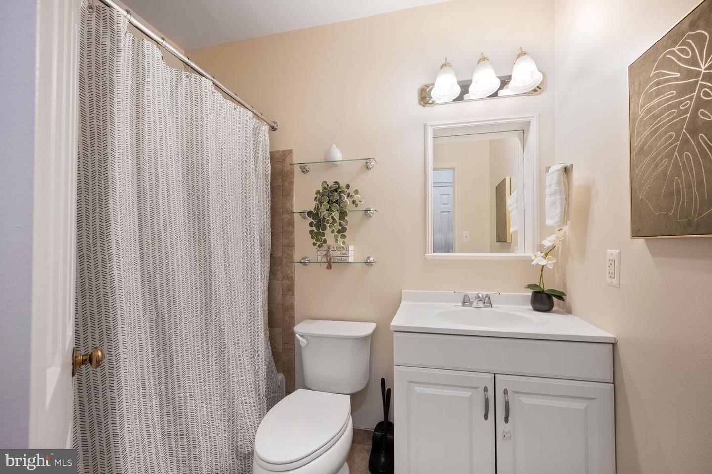 1735 NEW HAMPSHIRE AVE NW #403, WASHINGTON, District Of Columbia 20009, 2 Bedrooms Bedrooms, ,2 BathroomsBathrooms,Residential,For sale,1735 NEW HAMPSHIRE AVE NW #403,DCDC2206822 MLS # DCDC2206822