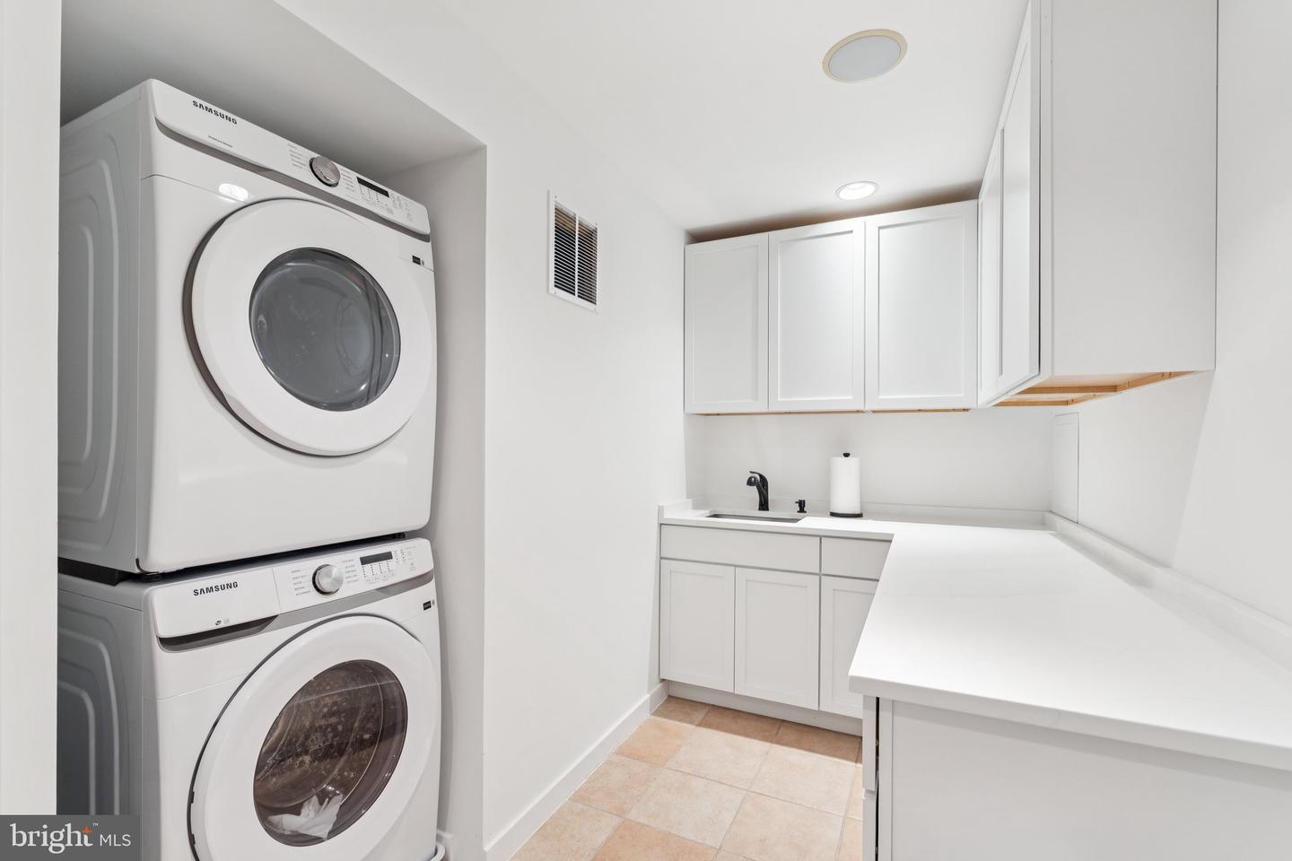 485 SPRING ST, HERNDON, Virginia 20170, 4 Bedrooms Bedrooms, ,5 BathroomsBathrooms,Residential,For sale,485 SPRING ST,VAFX2249384 MLS # VAFX2249384