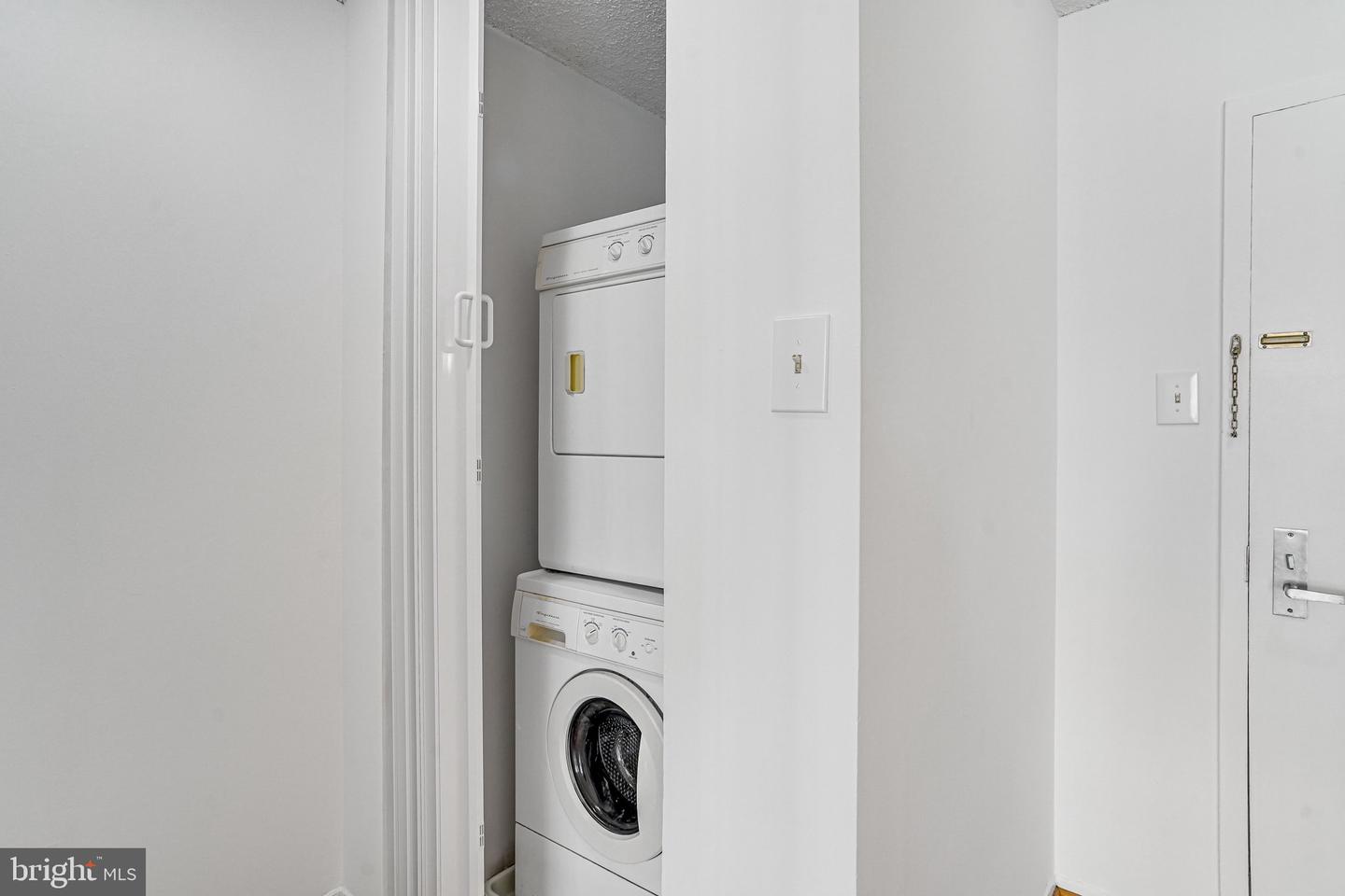 4500 S FOUR MILE RUN DR, ARLINGTON, Virginia 22204, 2 Bedrooms Bedrooms, ,2 BathroomsBathrooms,Residential,For sale,4500 S FOUR MILE RUN DR,VAAR2059662 MLS # VAAR2059662