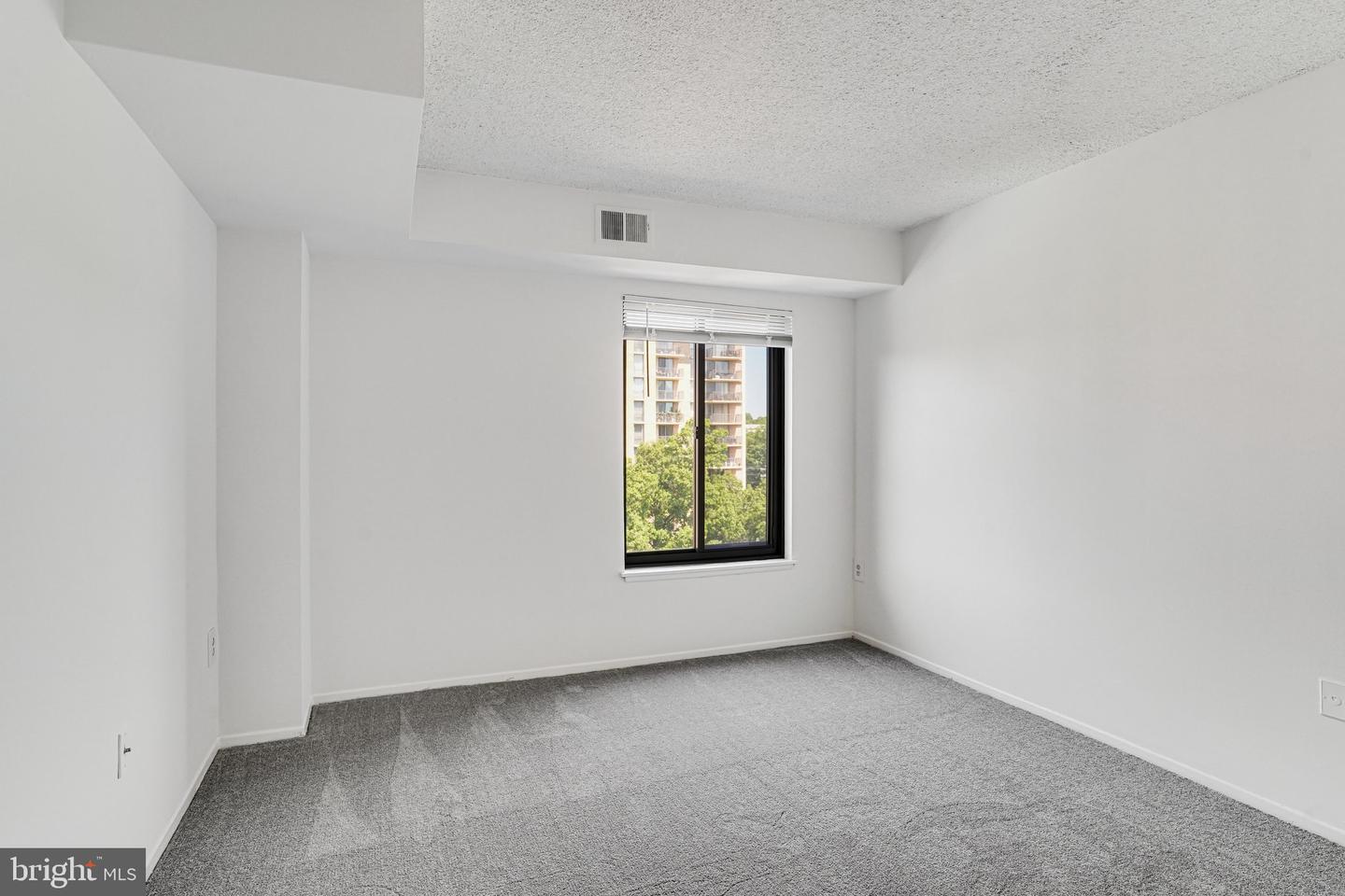 4500 S FOUR MILE RUN DR, ARLINGTON, Virginia 22204, 2 Bedrooms Bedrooms, ,2 BathroomsBathrooms,Residential,For sale,4500 S FOUR MILE RUN DR,VAAR2059662 MLS # VAAR2059662