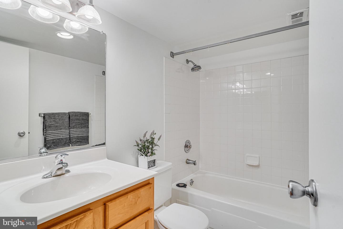 4500 S FOUR MILE RUN DR, ARLINGTON, Virginia 22204, 2 Bedrooms Bedrooms, ,2 BathroomsBathrooms,Residential,For sale,4500 S FOUR MILE RUN DR,VAAR2059662 MLS # VAAR2059662