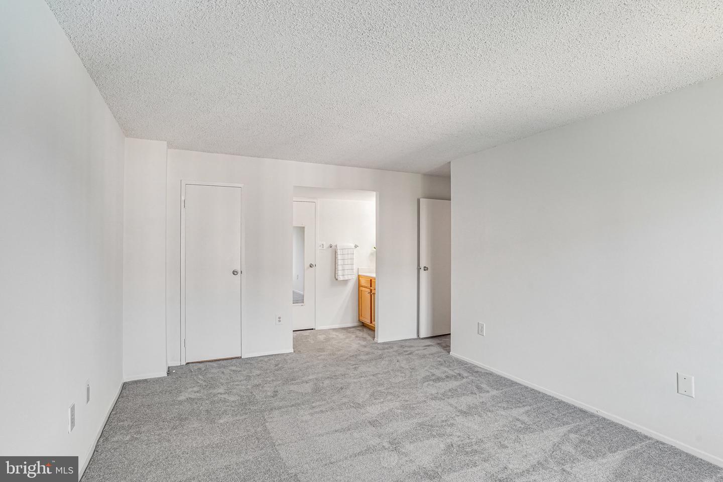4500 S FOUR MILE RUN DR, ARLINGTON, Virginia 22204, 2 Bedrooms Bedrooms, ,2 BathroomsBathrooms,Residential,For sale,4500 S FOUR MILE RUN DR,VAAR2059662 MLS # VAAR2059662